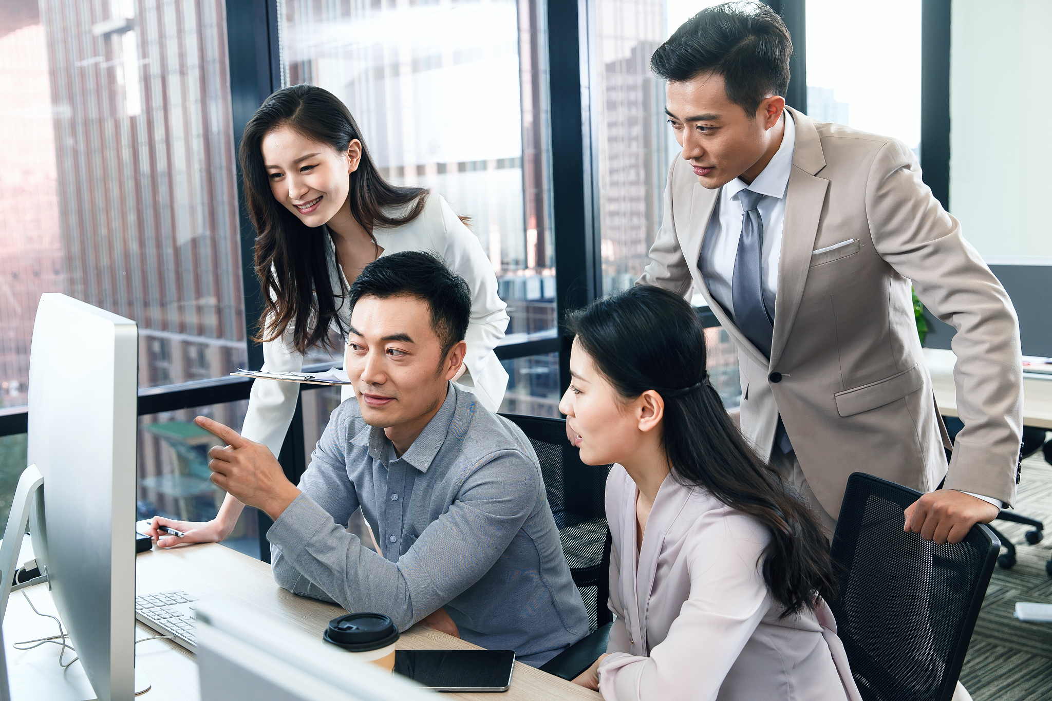 小红书平台的女生用户比较多请你以小红书的爆文笔记风格适量加上emoji表情以主题用演员演戏的心态去工作工作就像开了挂!为核心创作一篇小红书笔记 不要太长 并在笔记最后添加上适合的以井号开头的标签词