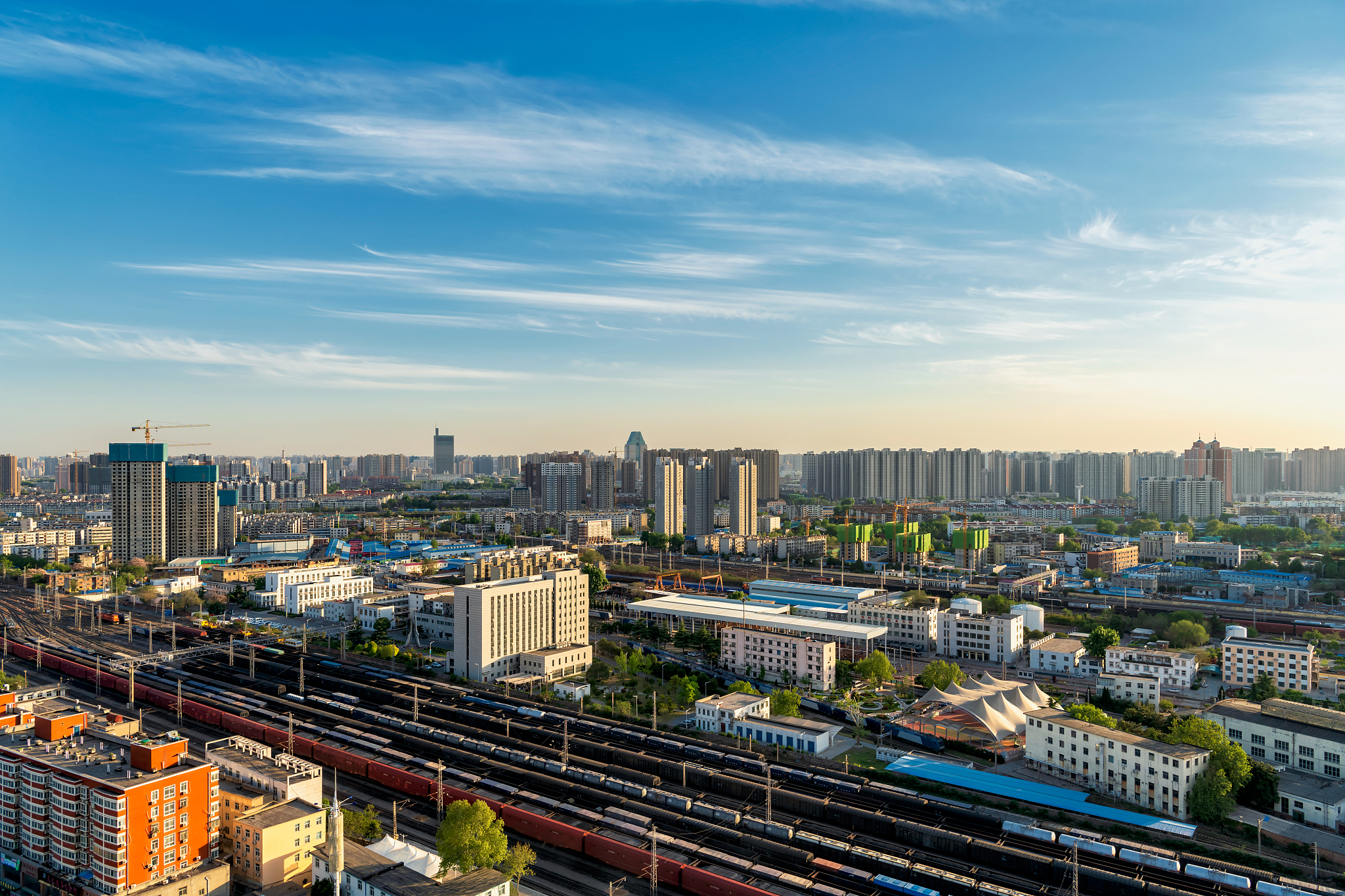 郑州列车编组站城市风光高视角