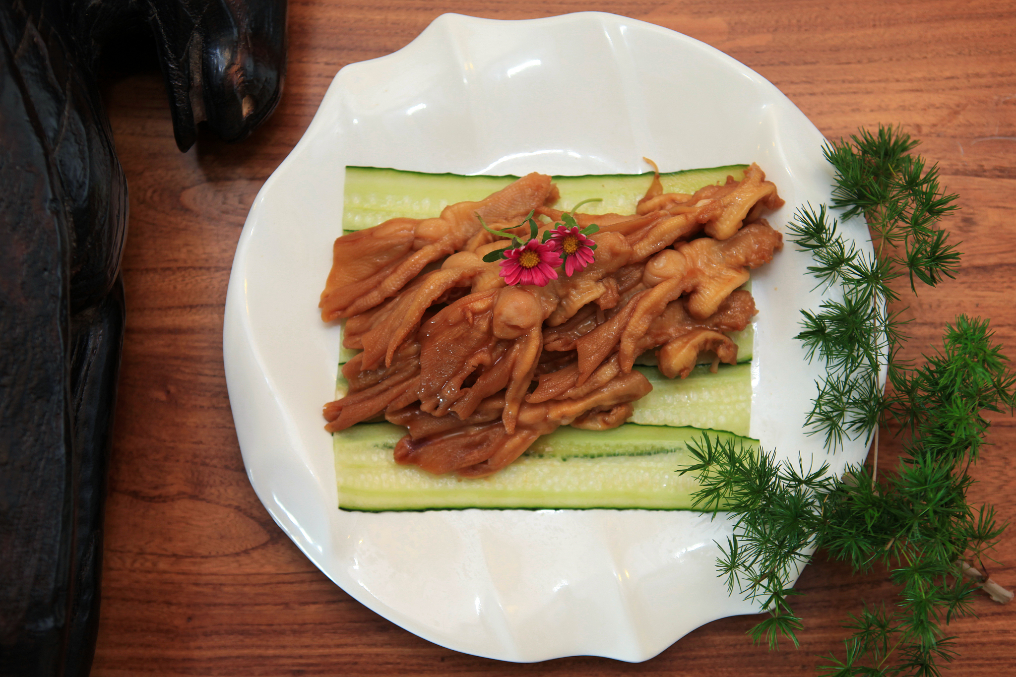 为什么煎鸭胸的时候不用下油且带皮面先煎