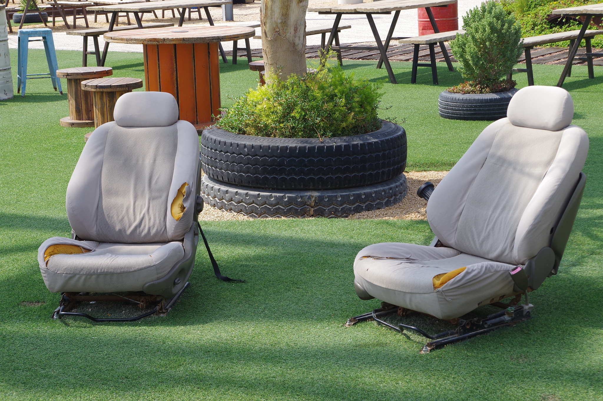 picture of a successful recycling of two old car chairs installe