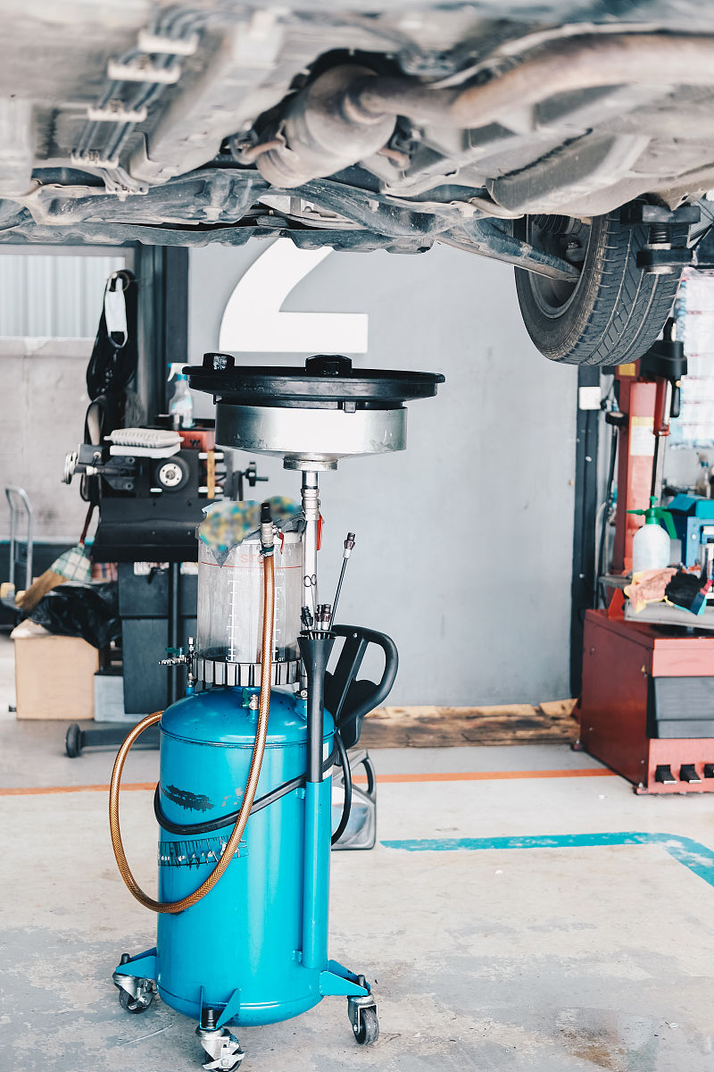 杰克Jk-T9270-2pL高速曲腕机带拖轮双针埋夹车唛夹机怎调速度 操作步骤帮我用200字详细描述