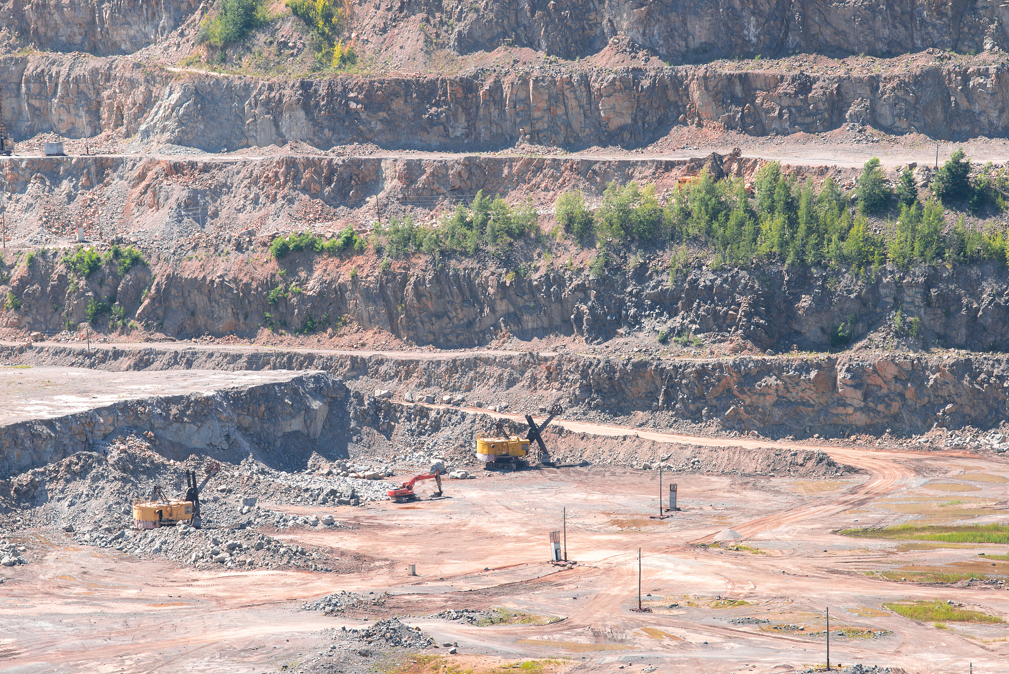 大庆龙平2井姚家组岩性描述：砂岩、泥岩、灰岩组成及储层特征