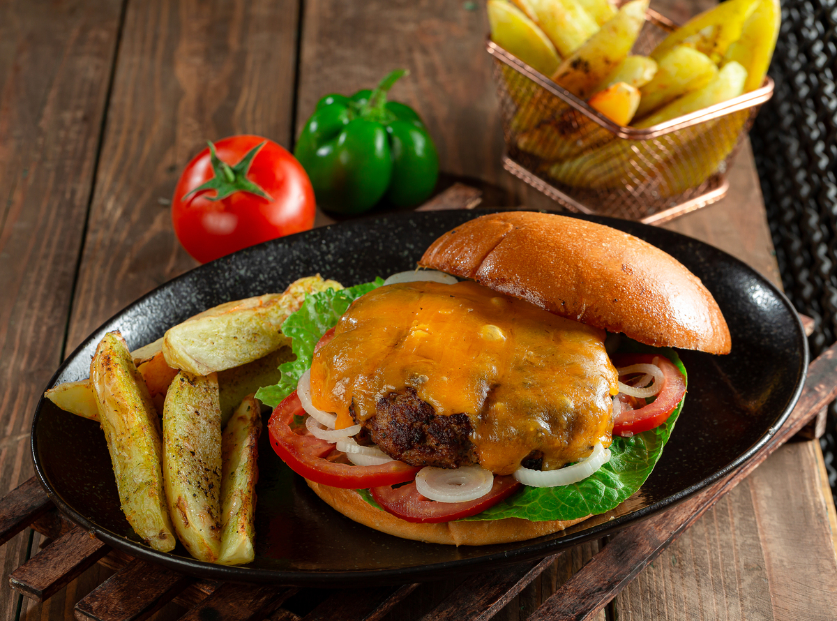 Make me a menu of a restaurant called gort borty hamburgers restaurant with 3 appetizers 5 main corsers 3 beverages and 3 deserts with prices that are good