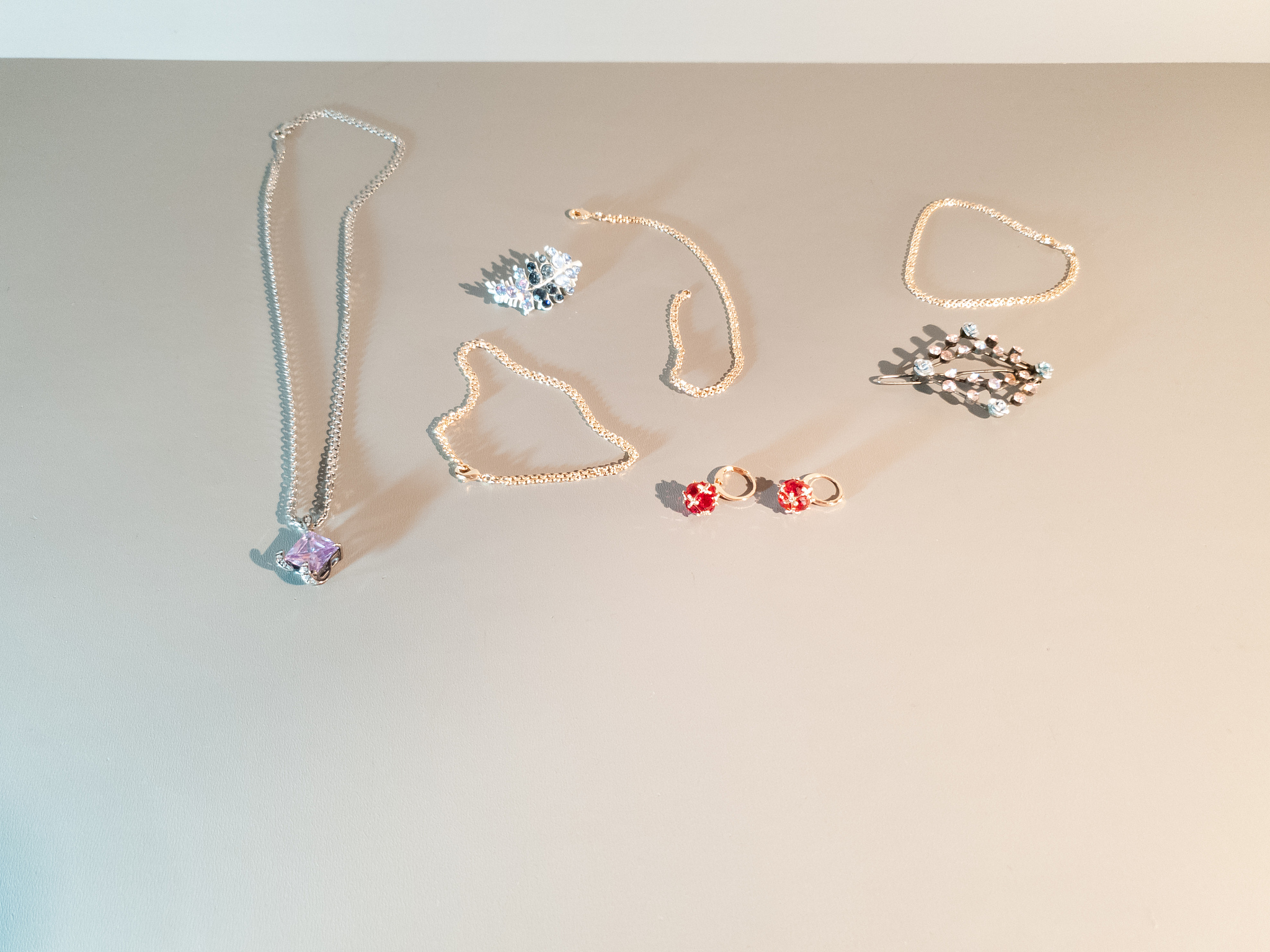 帮我起一个高级感女士饰品店铺名称