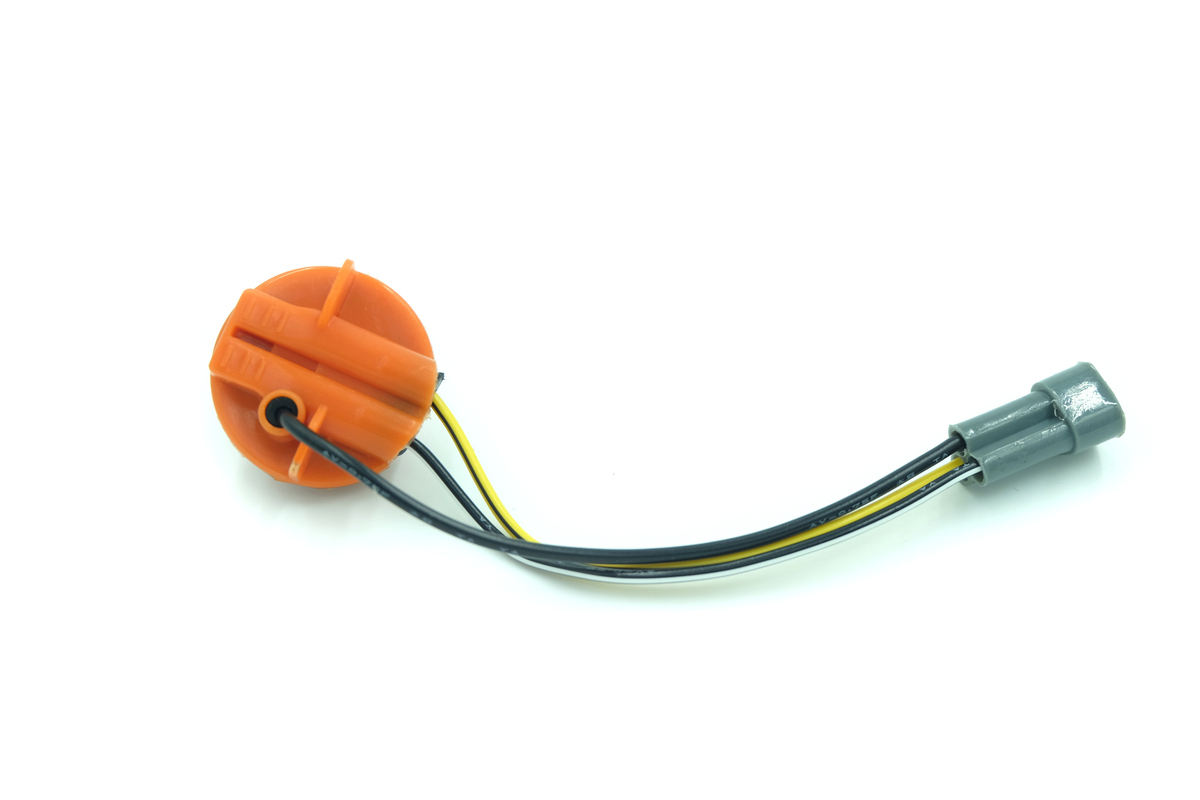 请根据你所知道的信息从技术的角度分析平衡车的原理列举出平衡车需要哪些传感器以及如何使用一个控制器来对平衡车的速度进行控制画出程序逻辑图或控制系统框图。