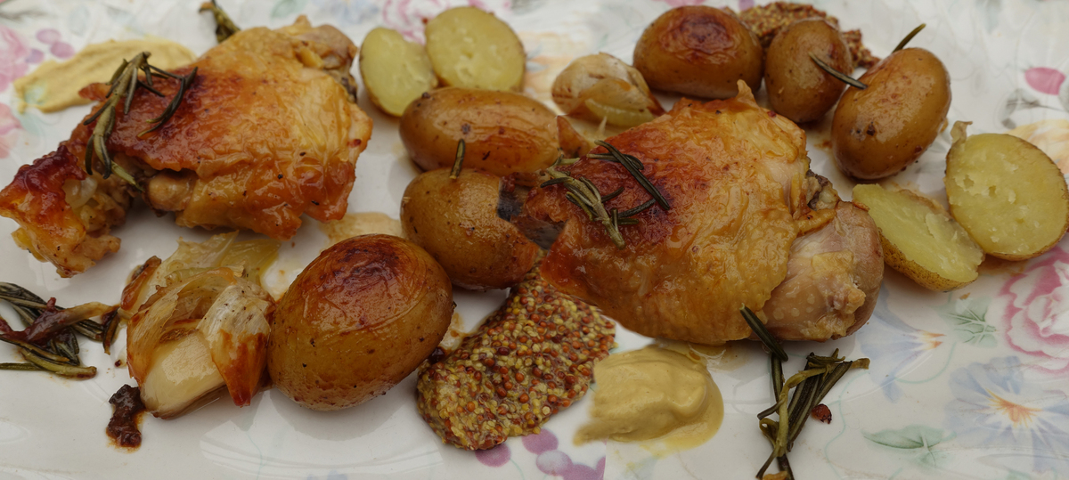 我朋友担心用橄榄油炸鸡蛋和炒菜、烤鸡腿温度过高橄榄油会有不好的反应你觉得呢？