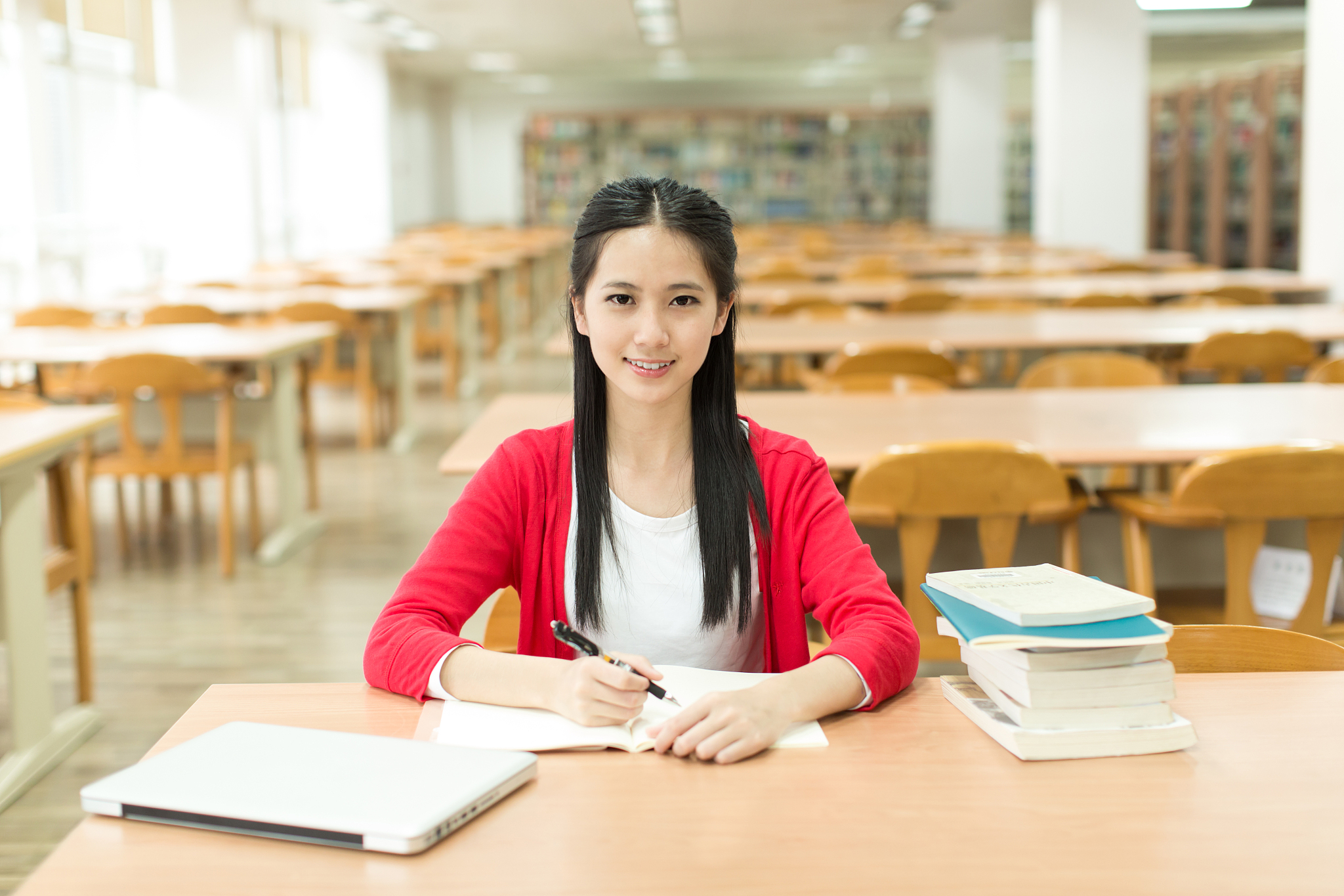 什么专业适合初中女生就读用发