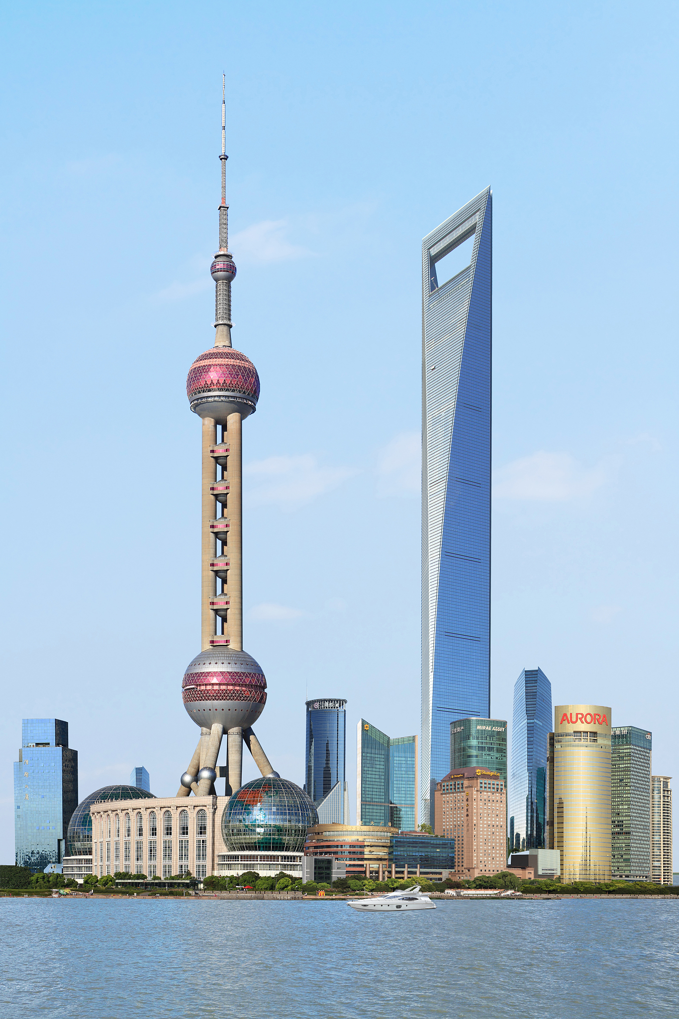 东方明珠广播电视塔：上海地标，观光胜地 - 1600字详细介绍