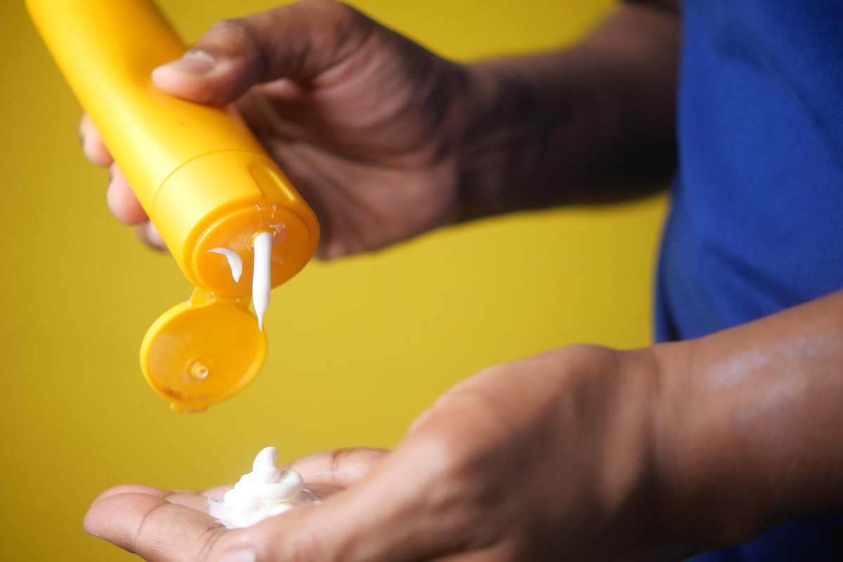 简单易学！快速卸除指甲片的步骤