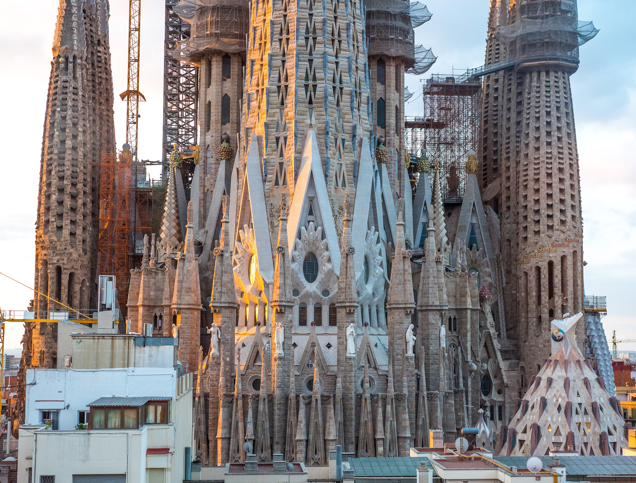 安东尼·高迪：现代主义建筑大师 | 巴塞罗那地标建筑设计