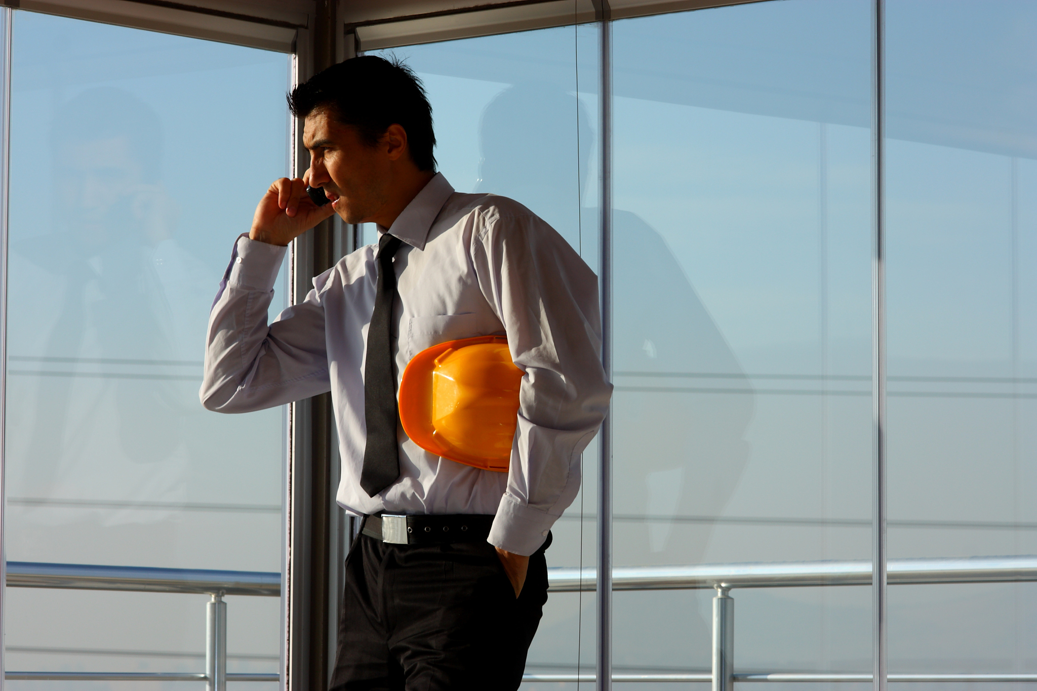 写一篇关于建筑企业强化人为因素管理过程中建立安全企业文化的对策写成一段话的形式以咸阳丰科建筑有限公司为例进行书写。