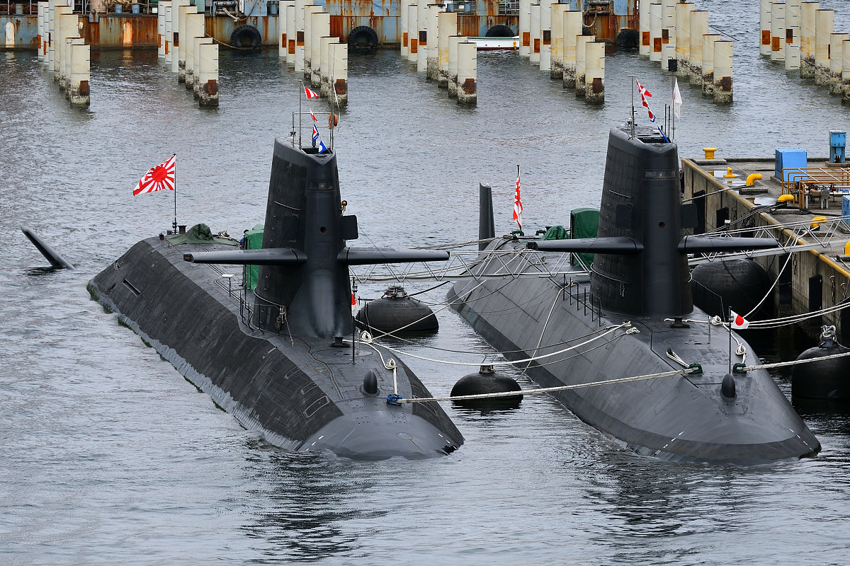 日本潜艇停泊在日本横须贺港.