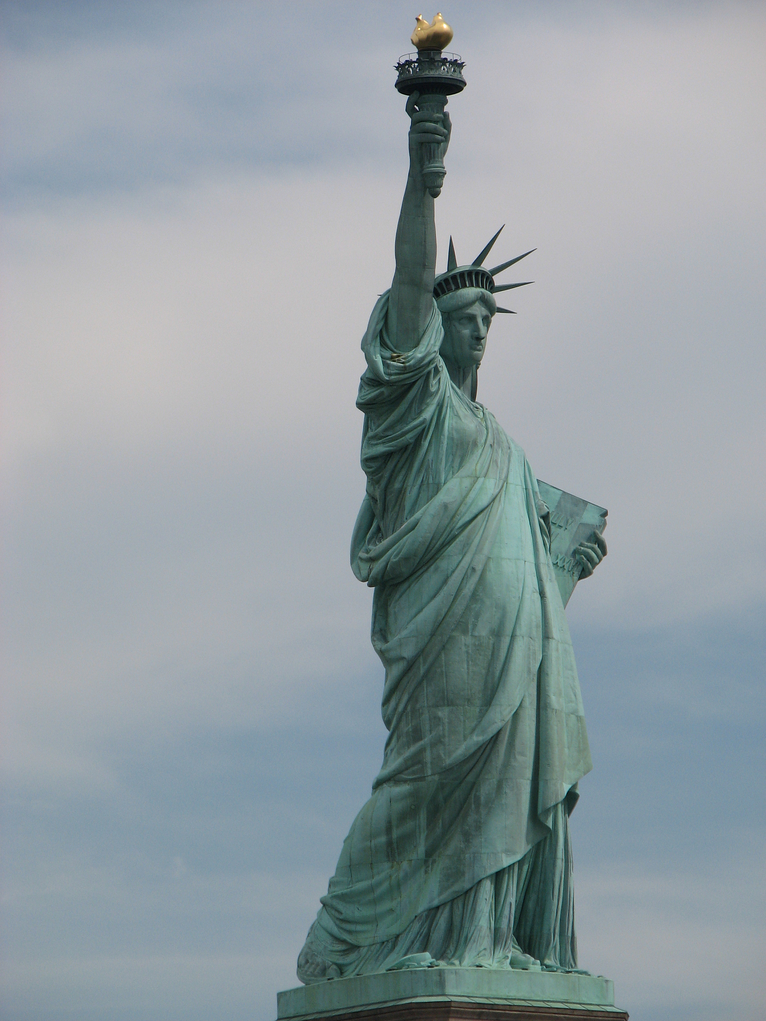 世界最高雕像尺寸对比：从自由女神像到春秋战国巨人