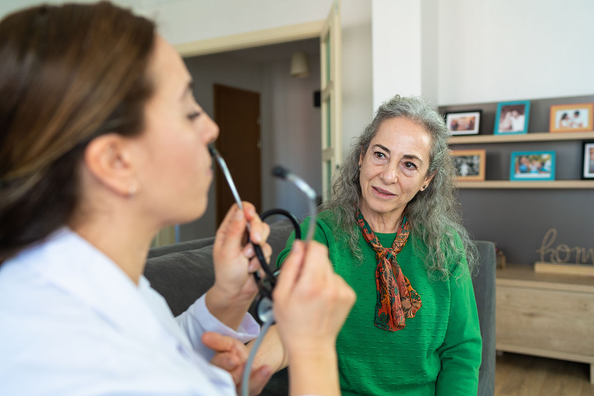 请帮我写1篇650字的博客文章主题是：喝红茶的好处和坏处