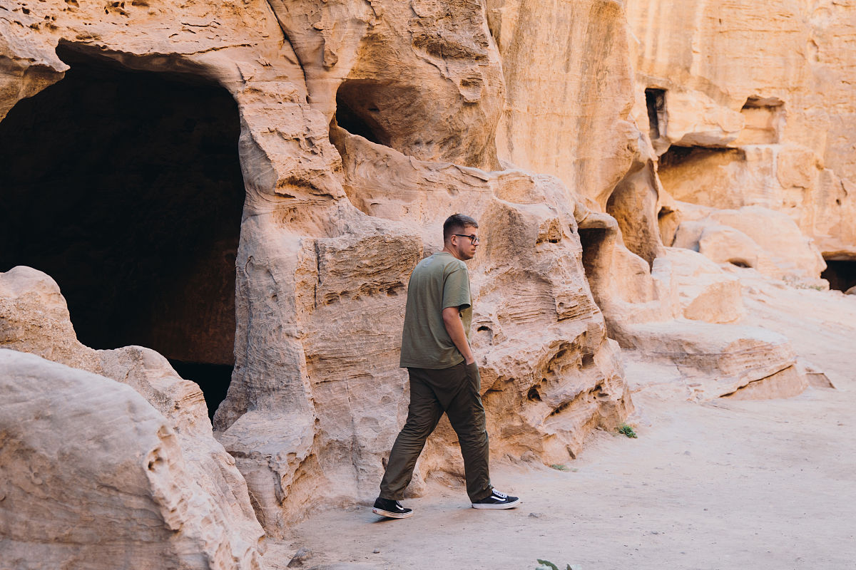 潮玩宇宙会跑路吗？深度分析蜂群联盟这款赚钱APP！