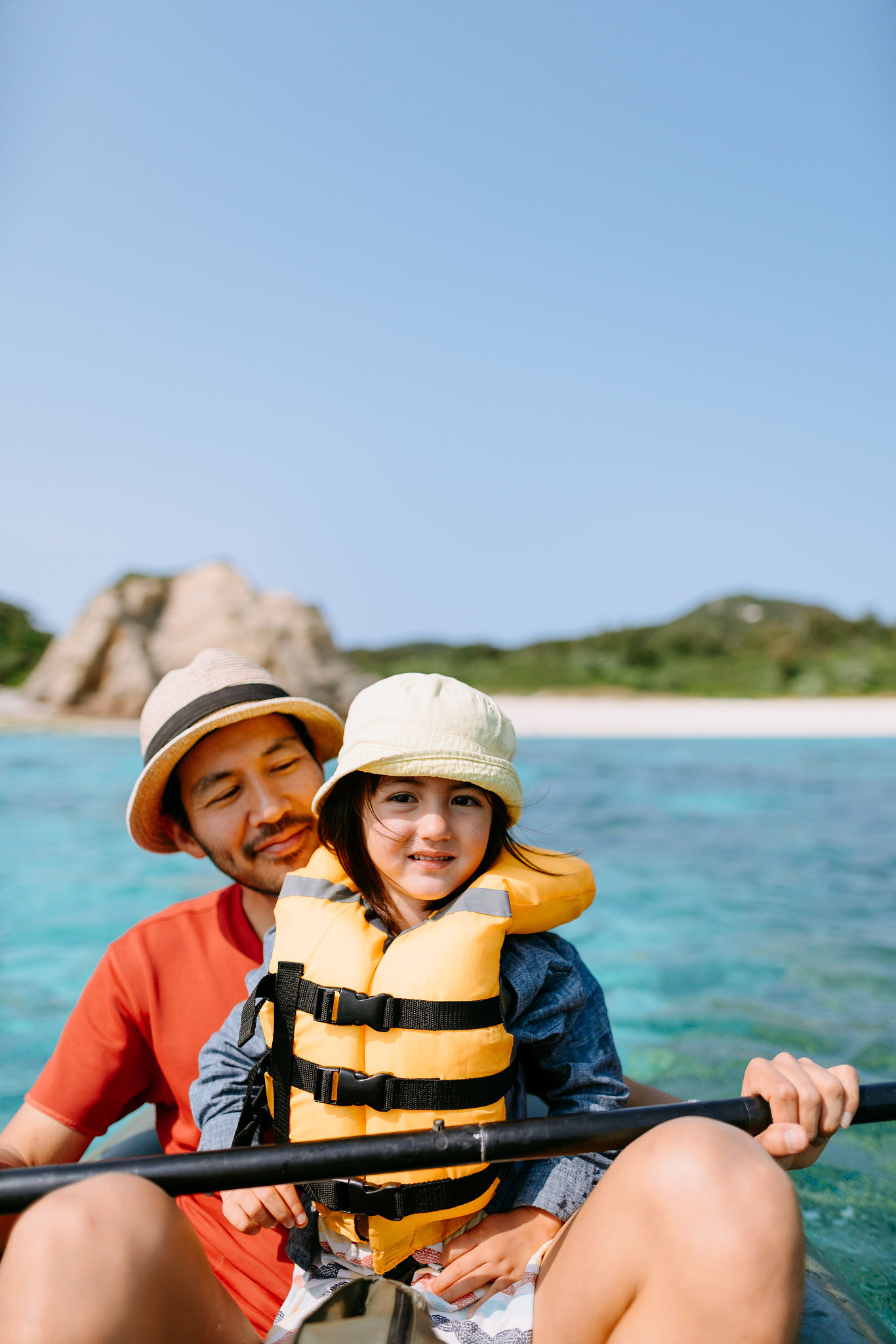 暑假想带着10岁女儿出去旅游一个星期请帮我做一个详细攻略