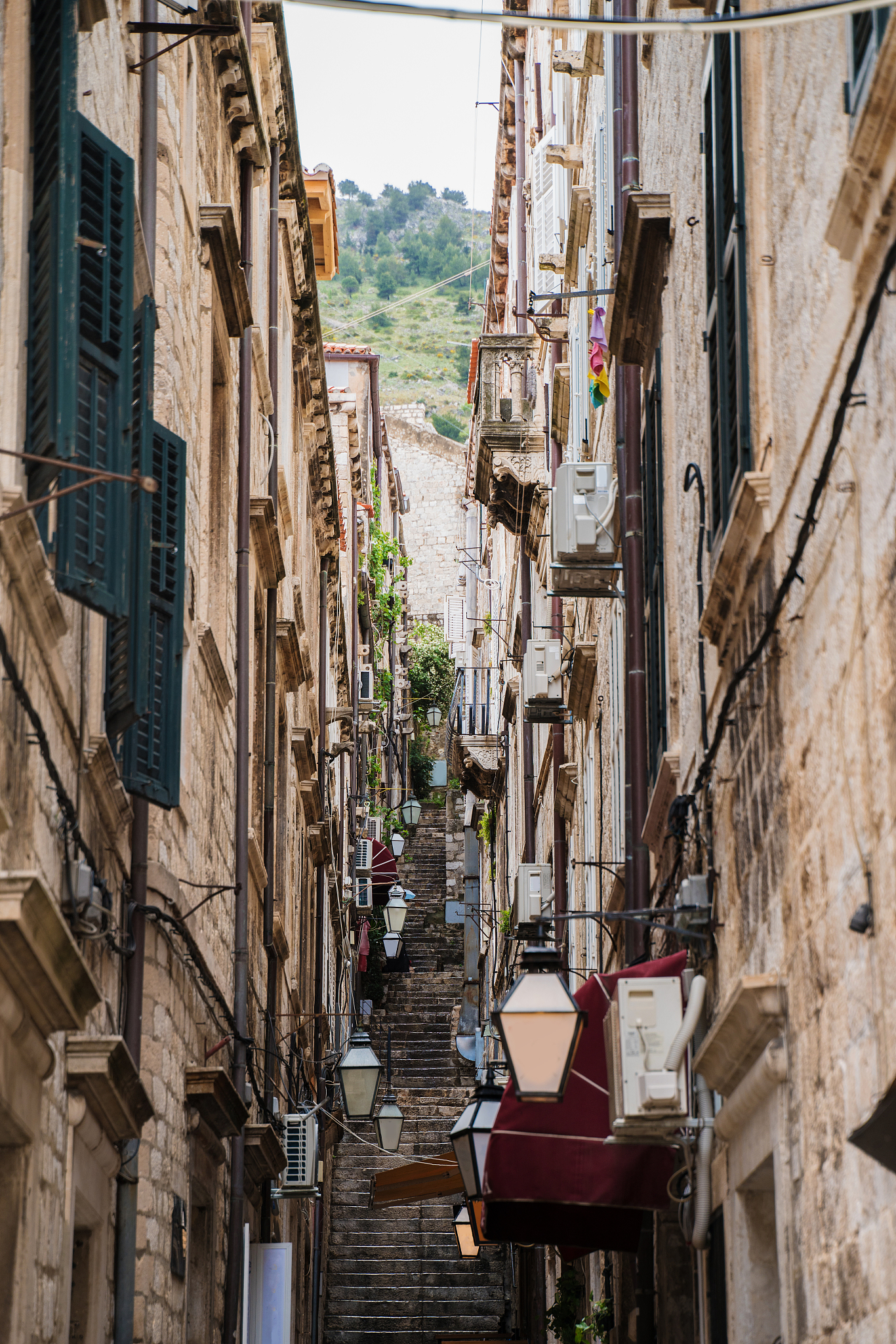 alley in old town dubrovnik