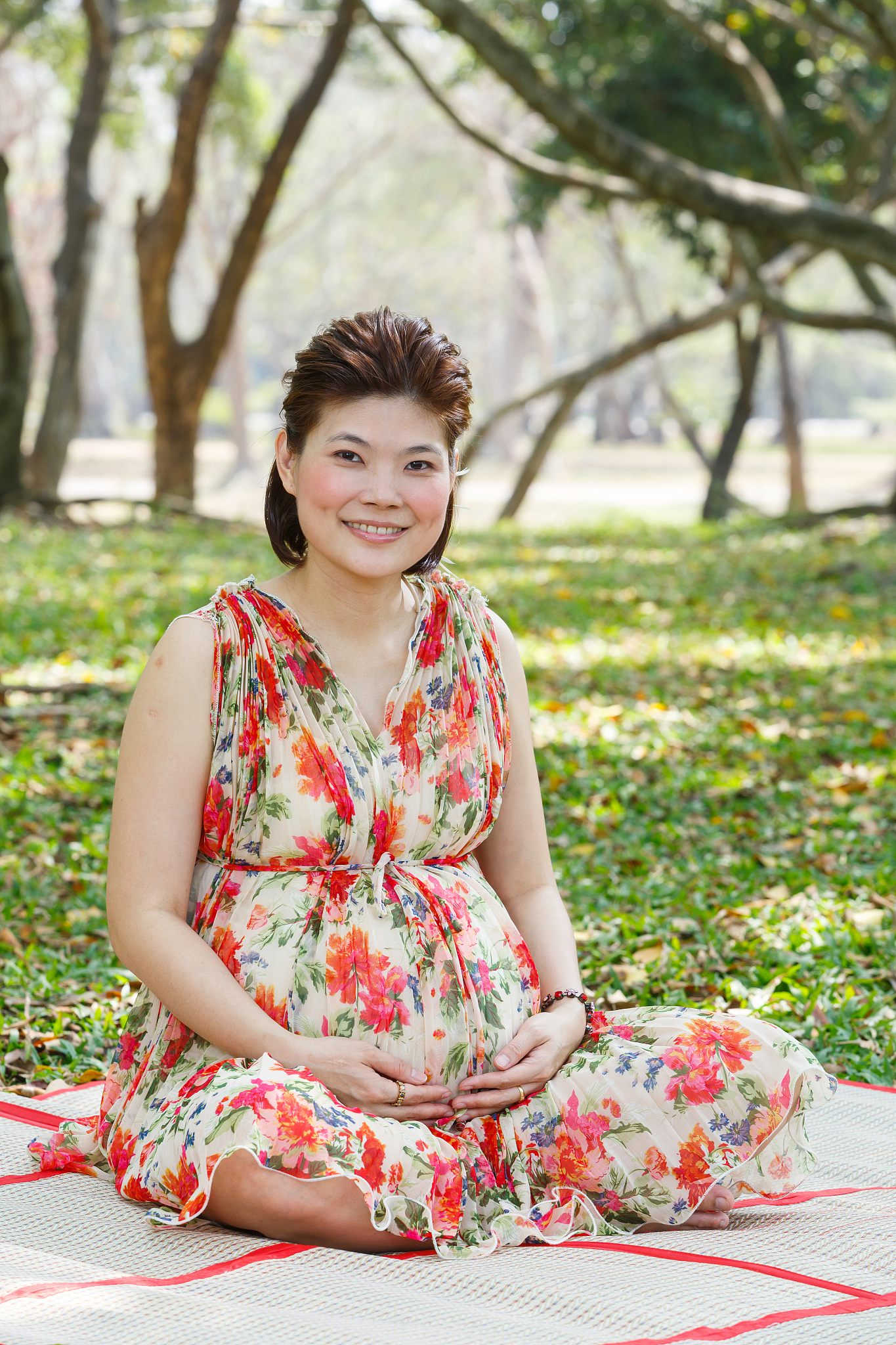 asian pregnant woman