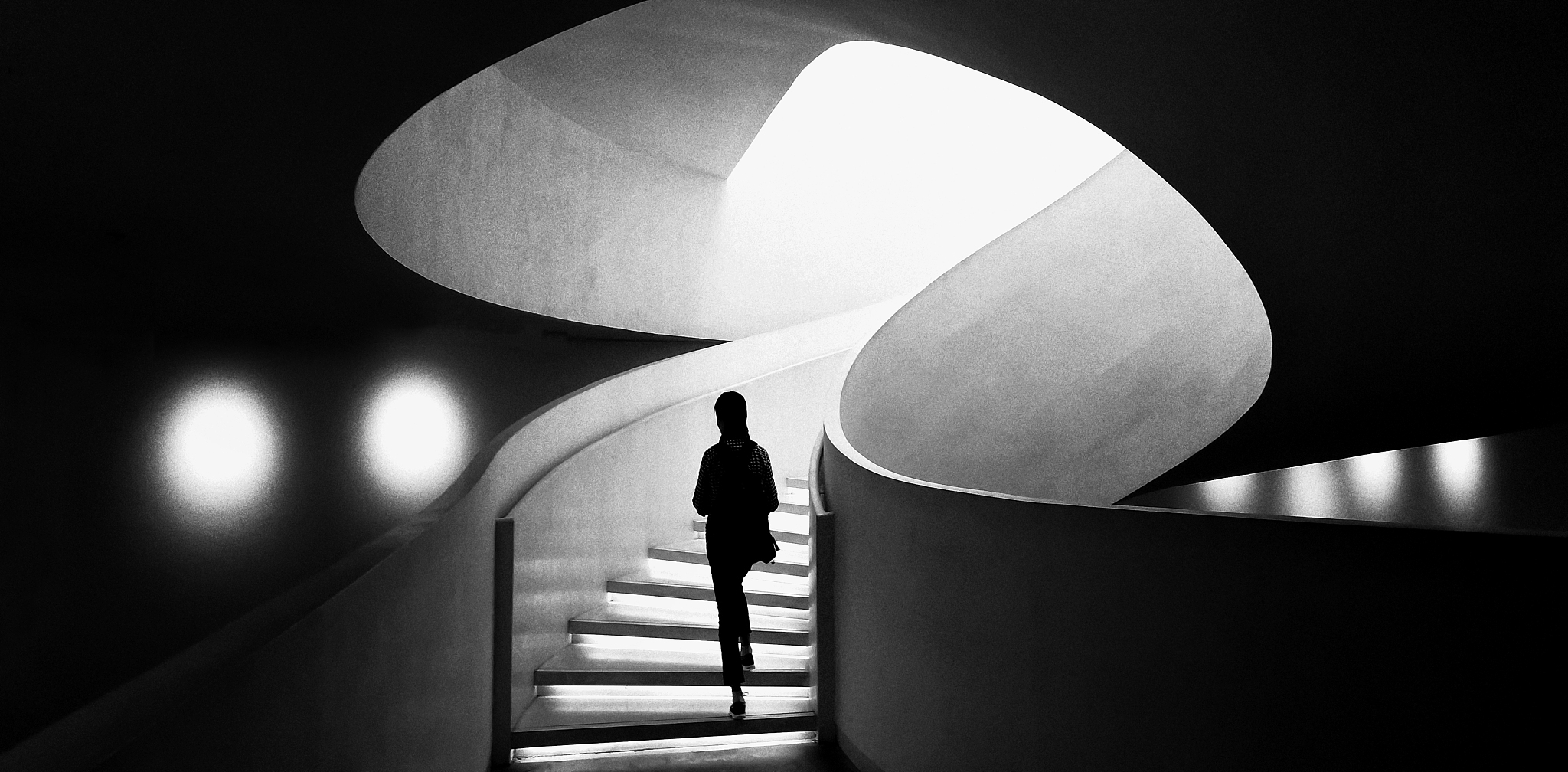 存在与虚无中的显像：概念解析及案例