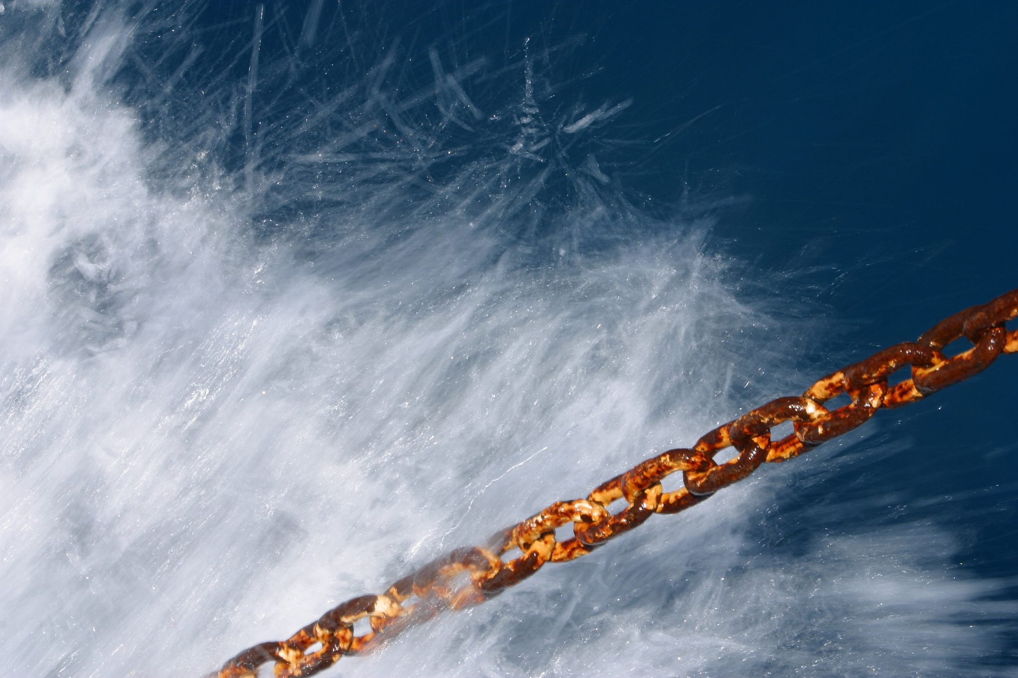 潮流、波浪和湍流能量串级对泥沙和结构物的影响：波浪相互作用和工程应用的文献综述