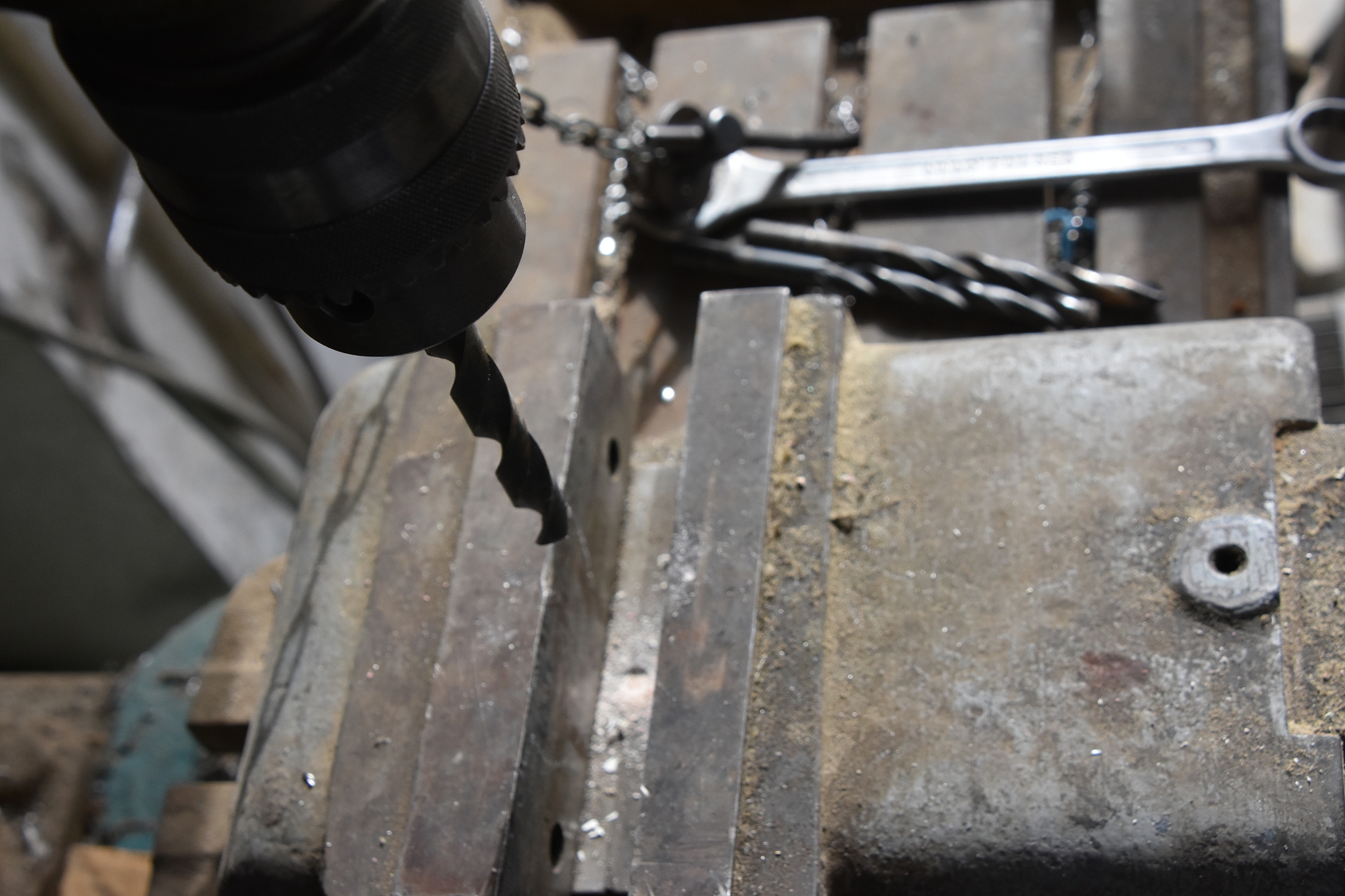 侧孔机开定槽钻头不到位原因解析 - 故障排查及解决方案