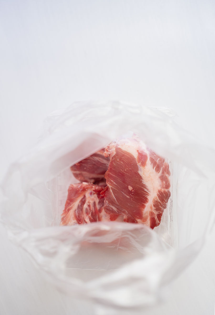十万吨猪肉需要多少个集装箱？计算方法及影响因素