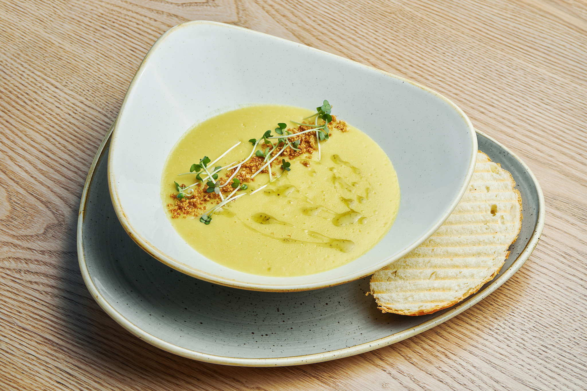 Python爬虫实战：如何抓取豆瓣电影《穿靴子的猫2》所有影评数据