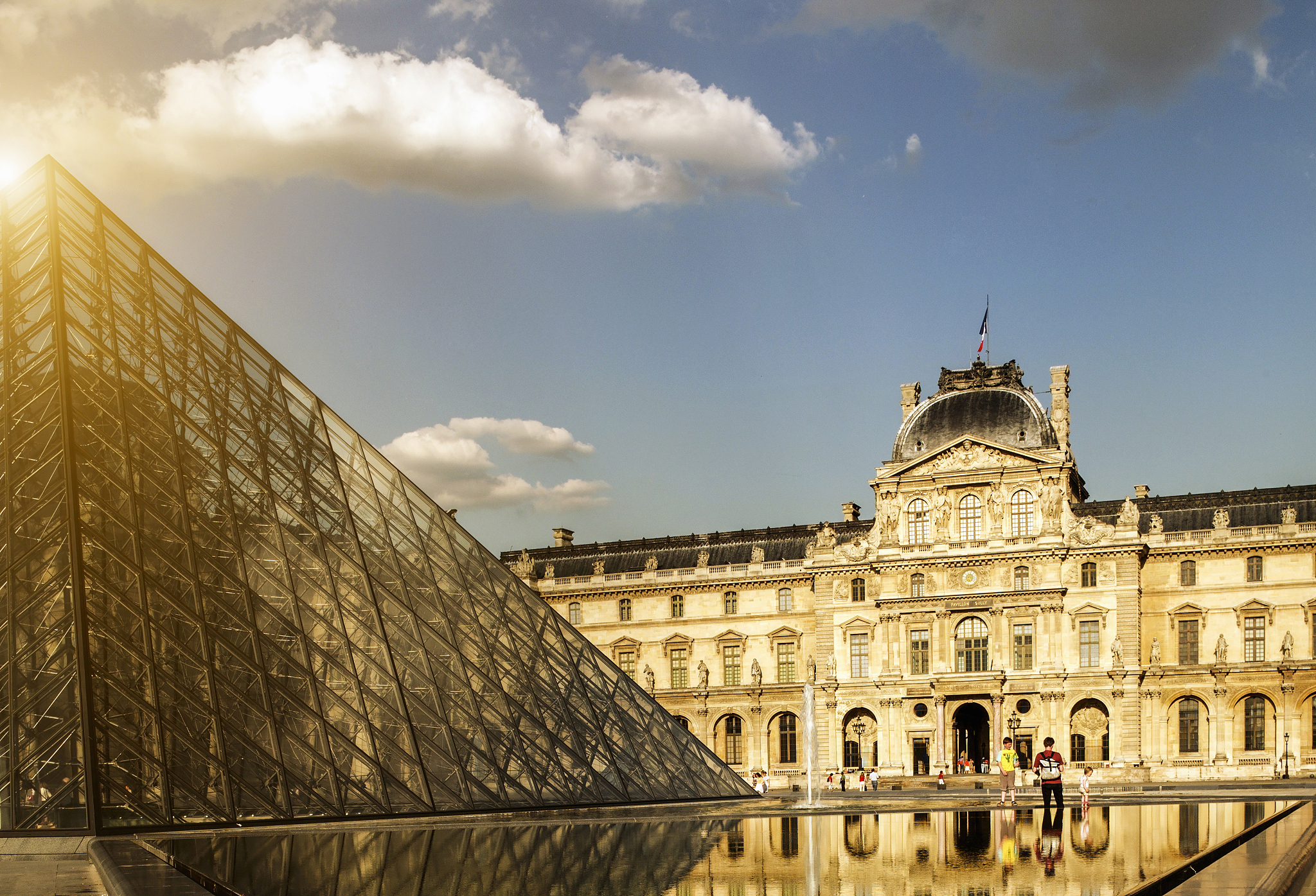 关于介绍法国的论文