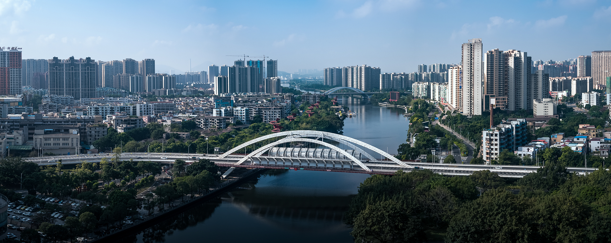 广东中山岐江两岸城市风光
