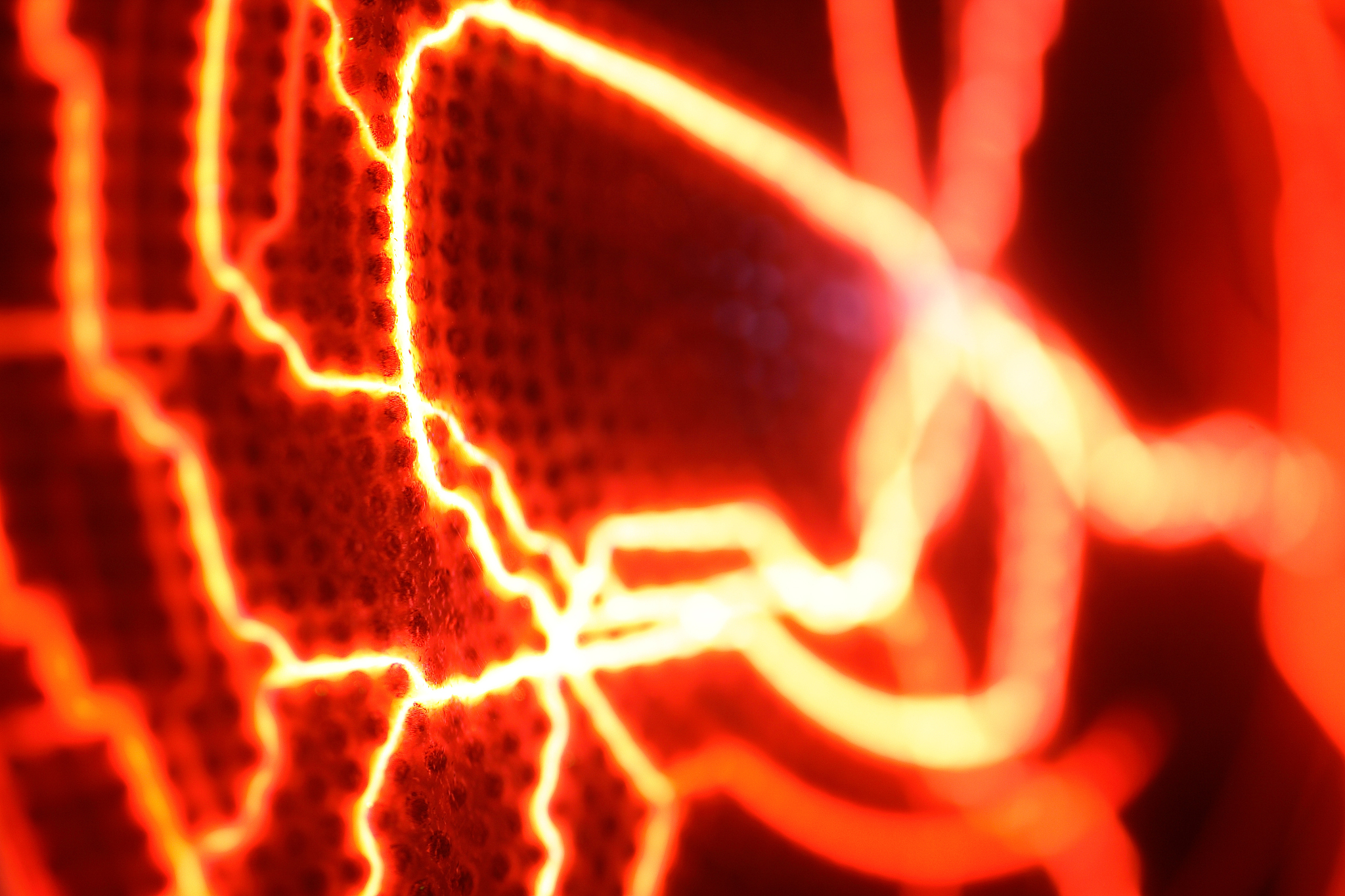 详细总结以下文章：- - - - - -title「金星起源论」颠覆认知！人类真正的起源就来自这颗星球 老吴alientitle## 金星的外星人传说大家好欢迎回到老吴的频道。今天我们要讨论的话题是金星。最近有一则比较劲爆的消息据说FBI的解密文件显示特斯拉其实是来自金星的外星人。这是FBI解密的第三份关于特斯拉的文件共有64页。其中有一段文字让人大感震惊宇宙人曾多次接触尼古拉·特斯拉并告诉FB