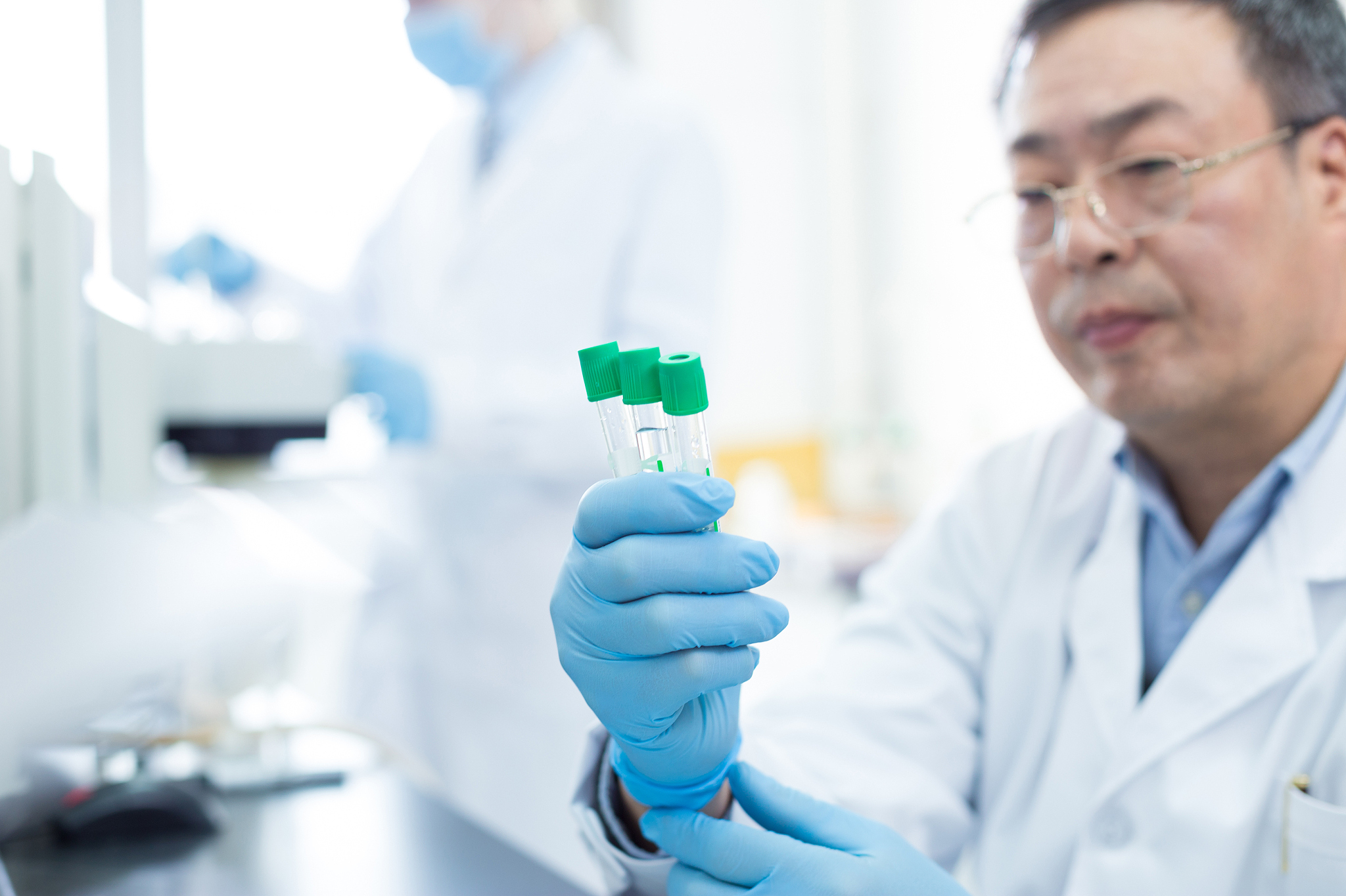 people do medical experiment in lab