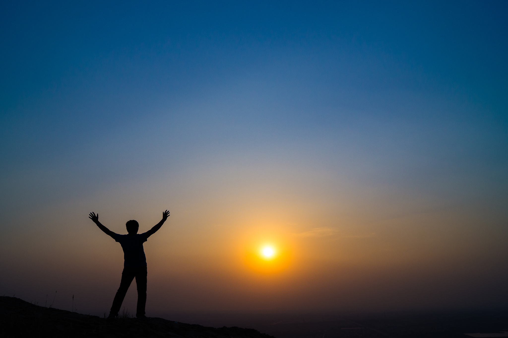 黑暗中的曙光：信念、希望与勇气的力量