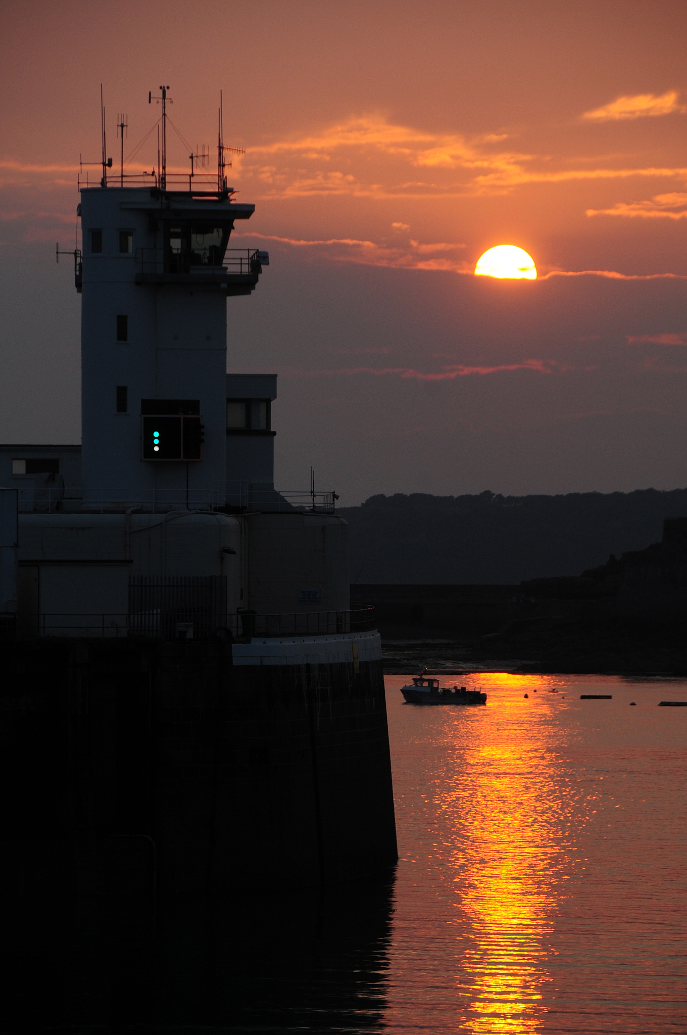 地面点到海平面距离：海拔高度的定义和测量方法