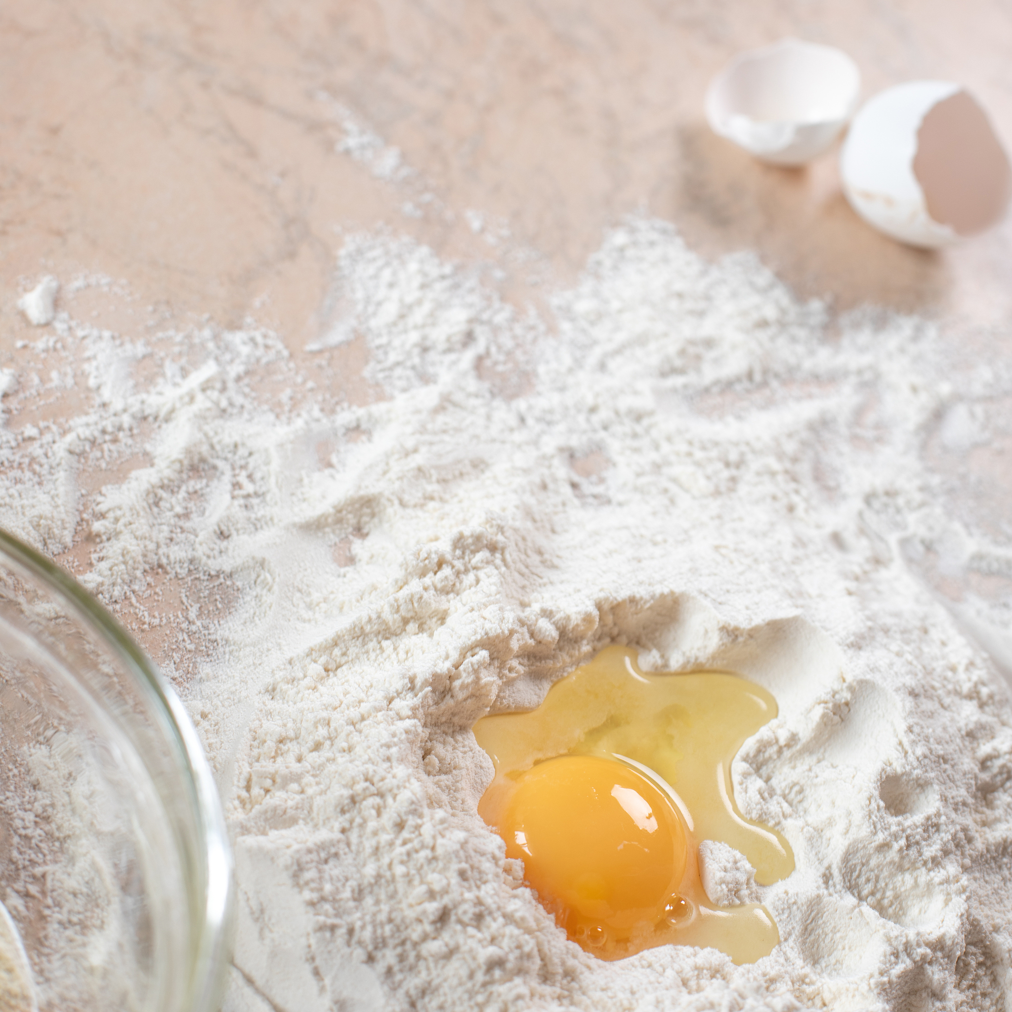 敷蛋护肤方法：简单步骤和注意事项