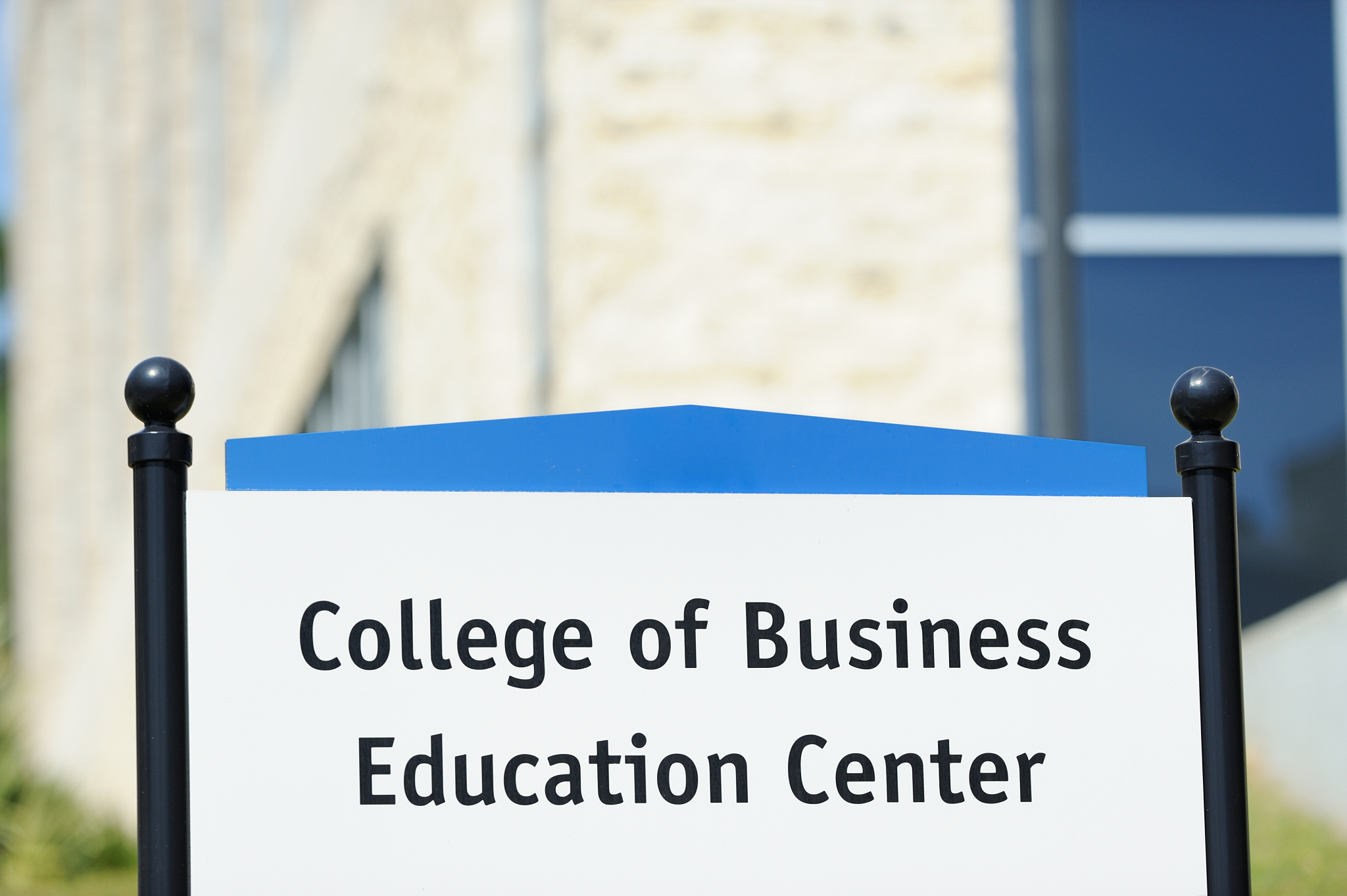 University President Welcomes New Students: Embrace Challenges, Discover Your Passion