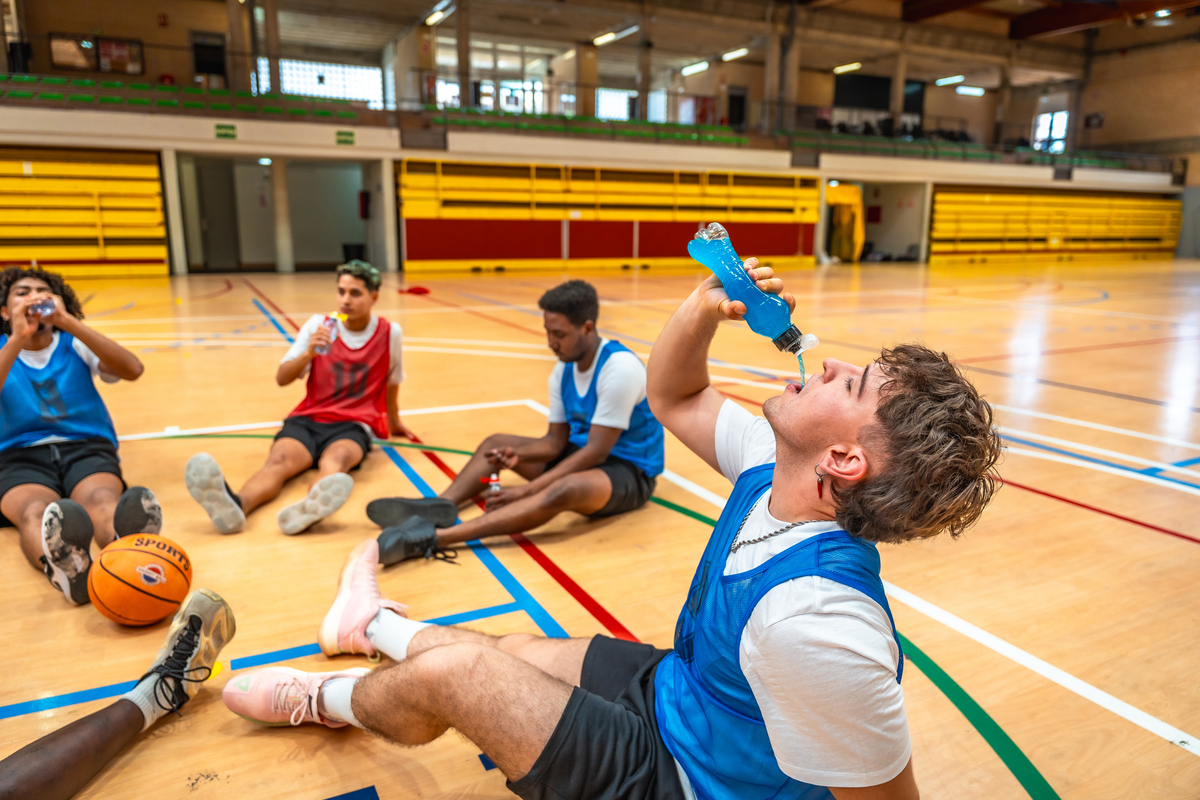 作文要求：talk about your favourite sport 120字！What is it？How often do you do it When did you take it up！What are the benefits of doing this sport？至少2点注意是你的运动的好处！What should you pay attention to when doing