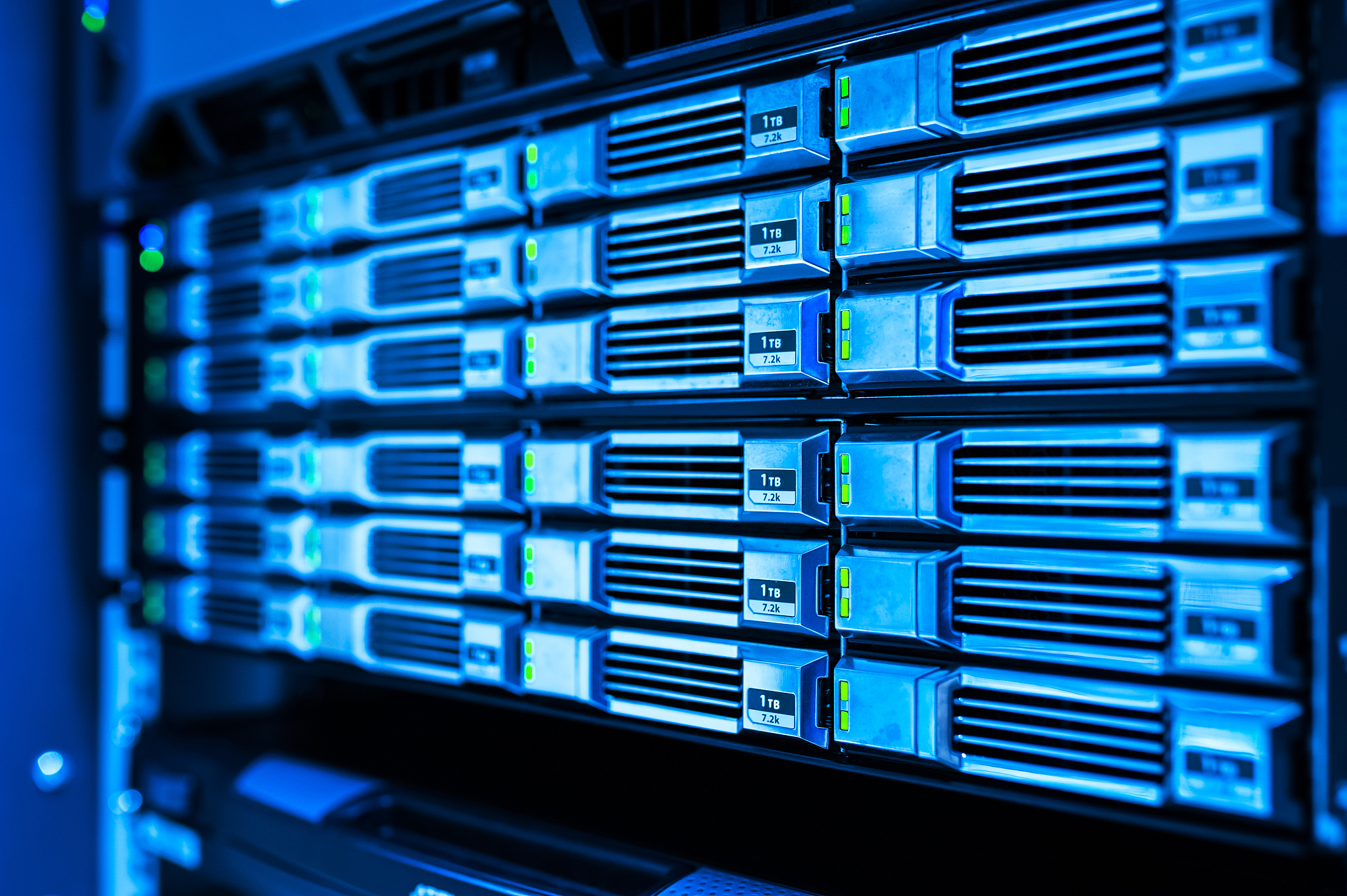 国产服务器替换：加速推进，保障信息安全