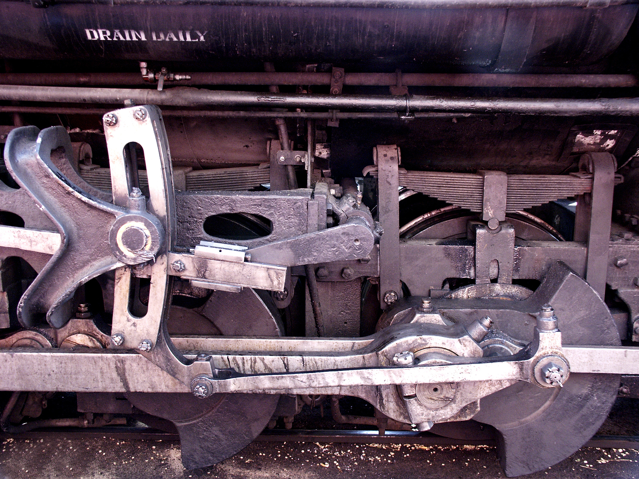 起落架减震筒内外表面腐蚀原因分析