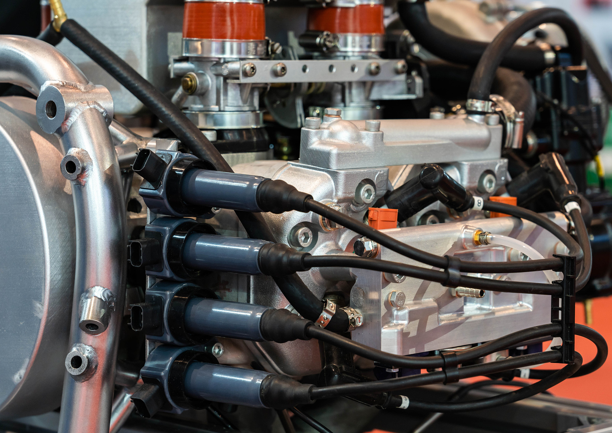 客车门液压系统设计与计算：从原理到应用