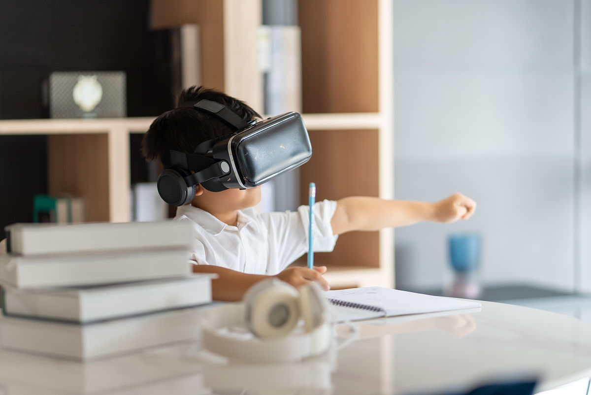 微电影故事设定：科技与艺术的无限创想