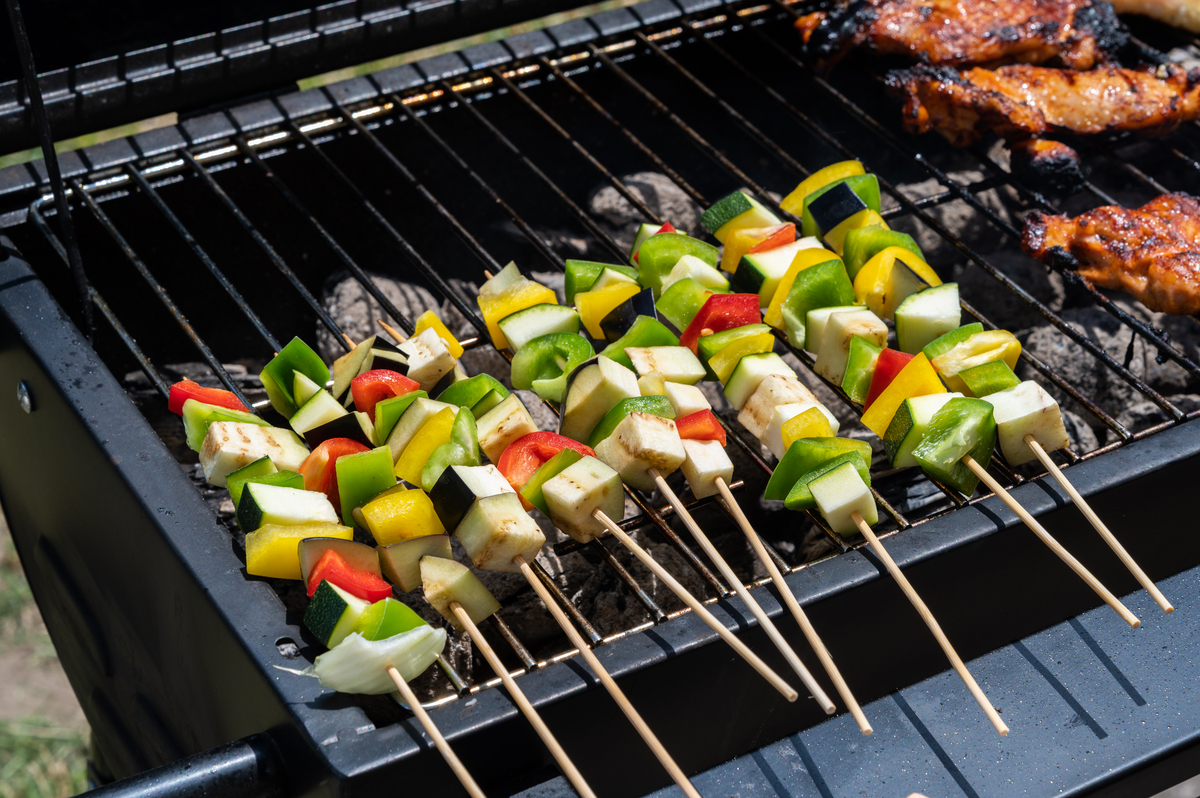 帮我设计一段关于营销烧烤串的广告语