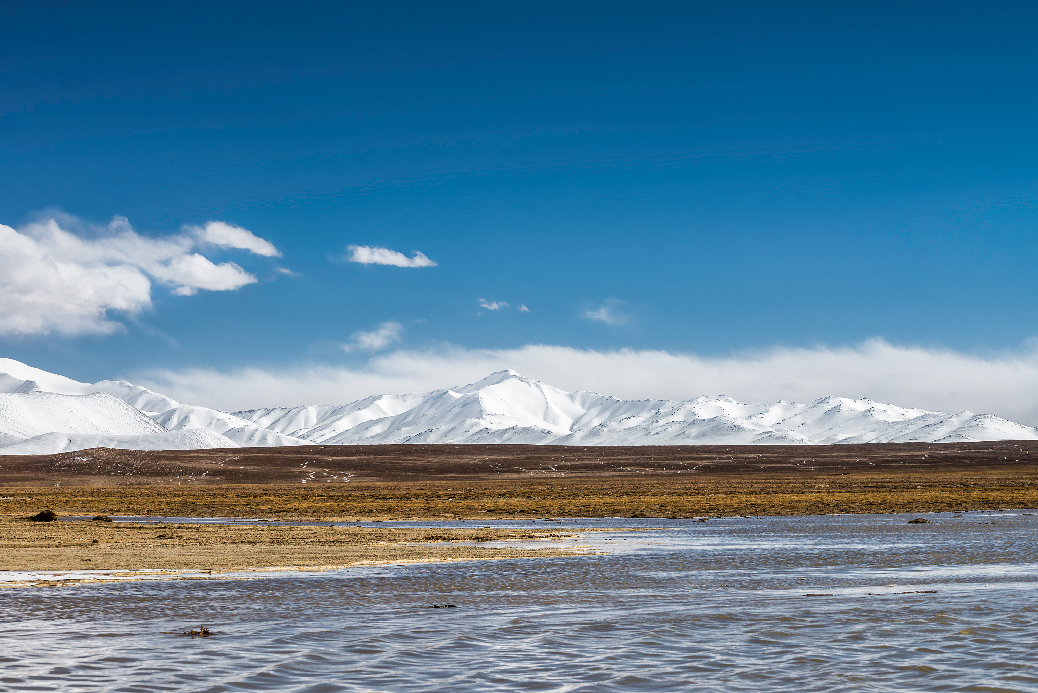 王母宫山旅游景区营销策略研究的选题目的本选题的目的是研究王母宫山旅游景区的营销策略以提高景区的知名度和吸引力增加游客数量和收入。通过分析当前市场环境和竞争情况探讨适合王母宫山景区的营销策略包括市场定位、产品创新、渠道选择、价格策略、促销活动等方面以提高景区的市场竞争力和盈利能力。研究下去我们可以了解到王母宫山旅游景区的优势和劣势分析游客的需求和偏好制定针对性的营销策略。同时我们还可以探讨如何利用互