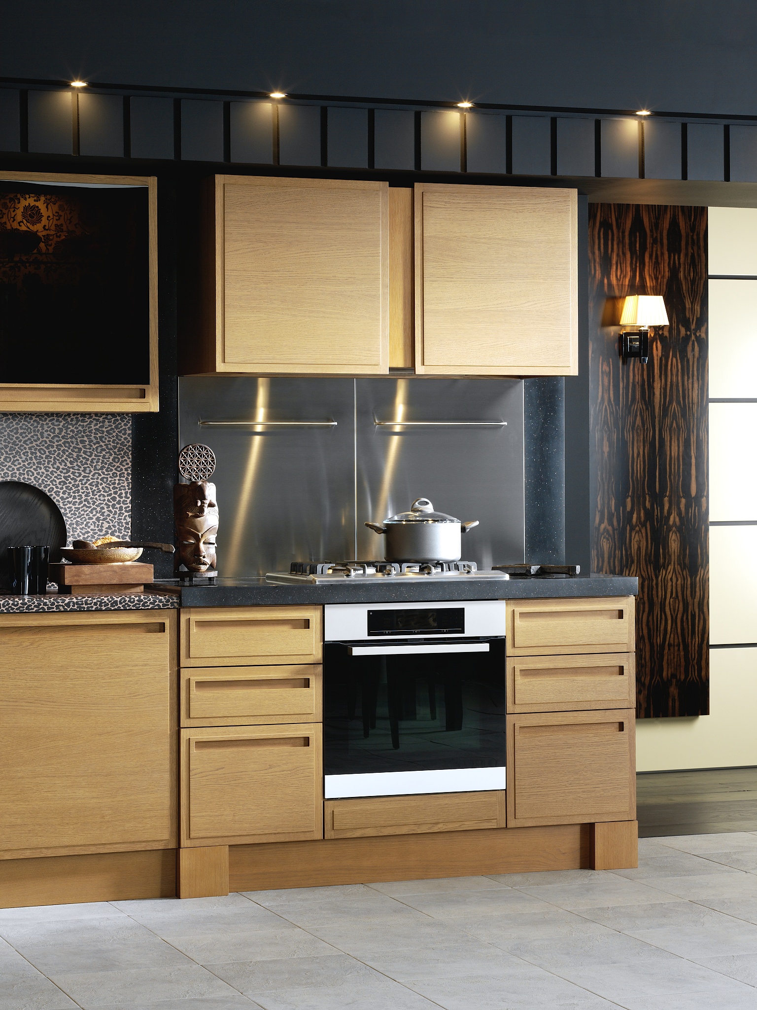 卡梦帝集成灶的一个灯坏了想在网上配一个但是不知道电压是220v还是直流低压