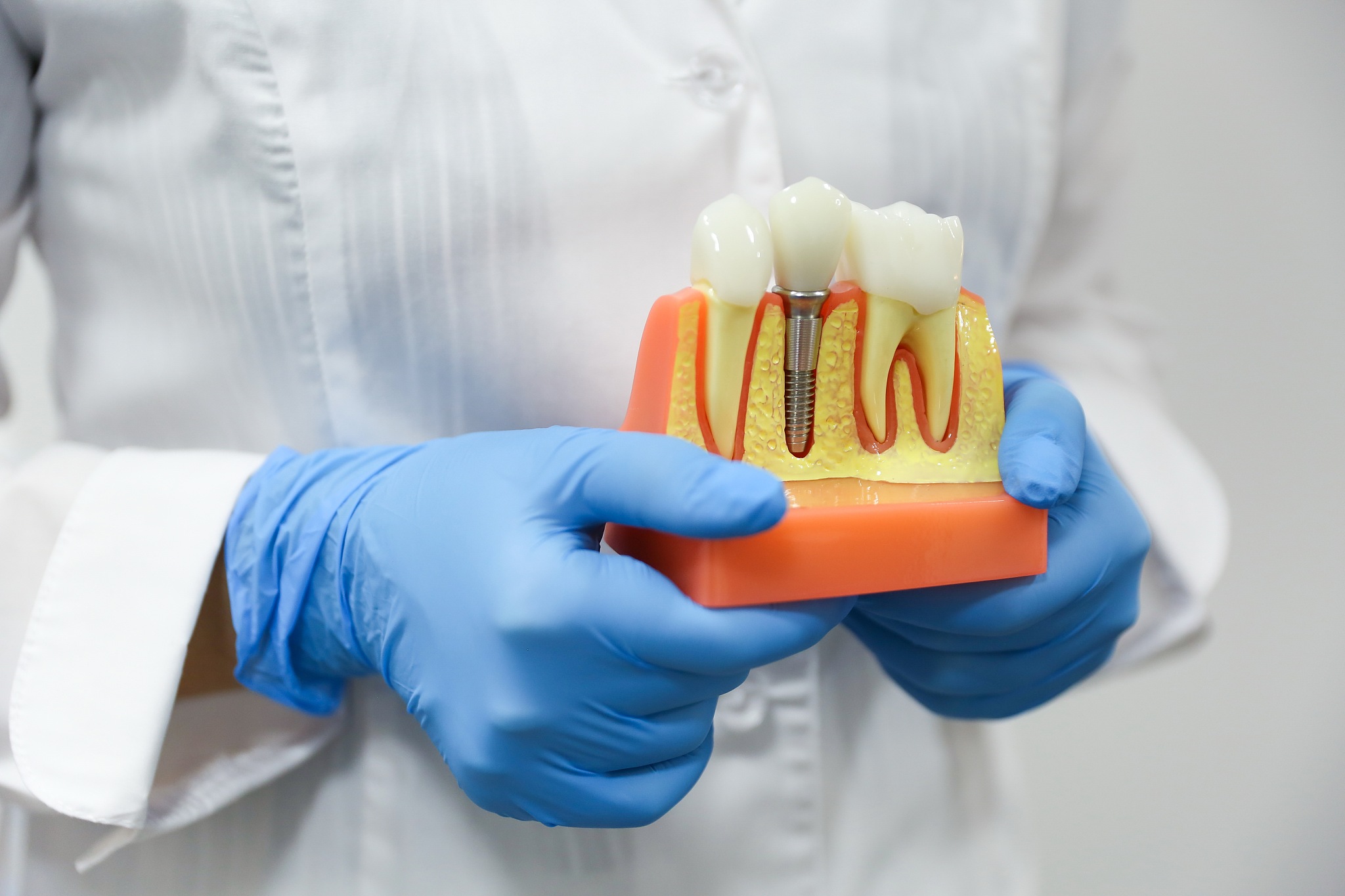 2019年重庆红十字卫校口腔修复工艺专业简介