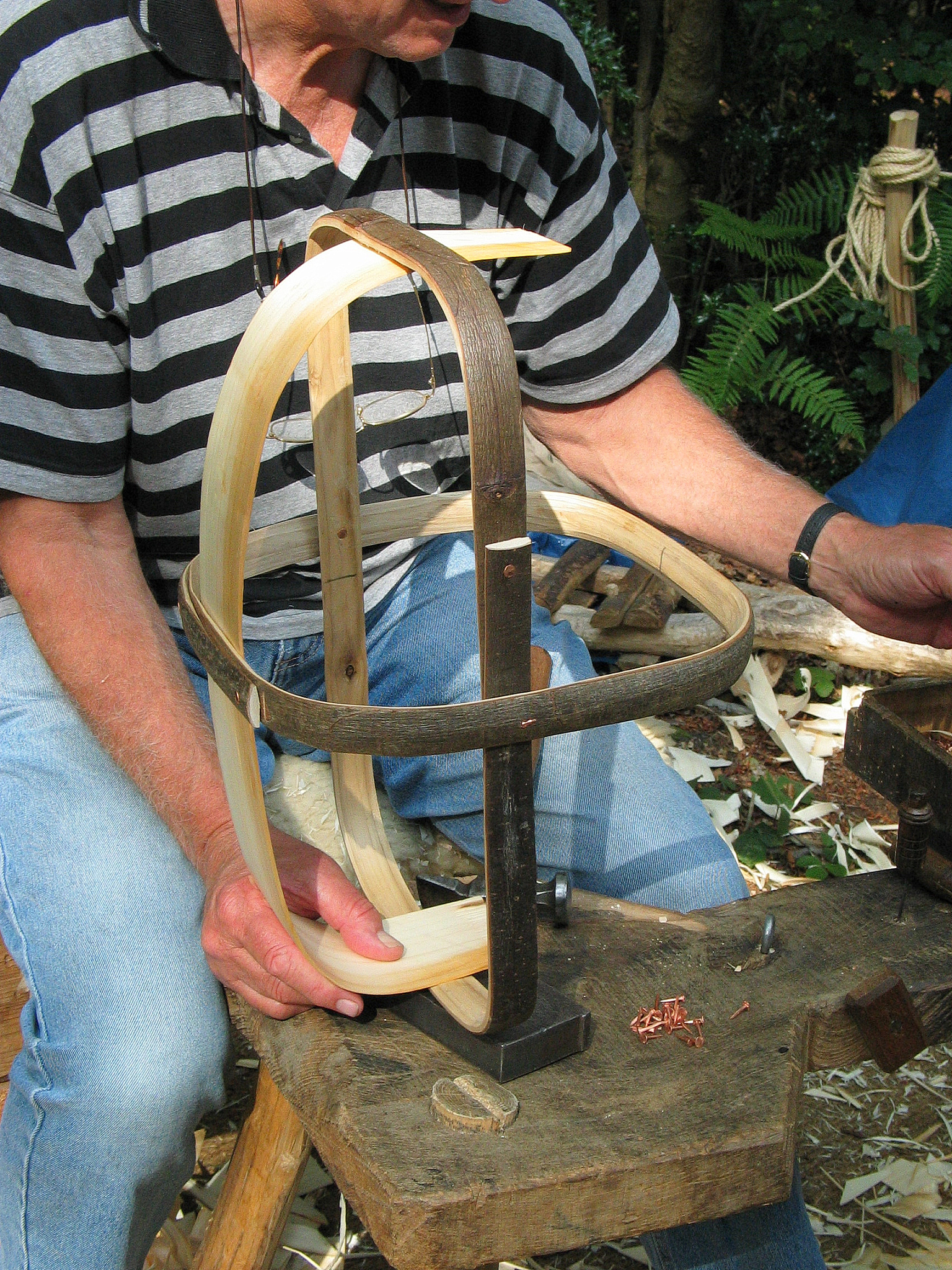 扩写下列这段话三、实践收获通过本次社会实践活动我深入了解了小水车的基本原理和制作方法掌握了一定的机械制作和组装技能提高了自己的动手能力和实践能力。同时我也加深了对可持续发展、环保节能等方面的认识了解了小水车作为一种低碳环保的能源利用方式的优点和应用前景。这对我以后的学习和工作都具有重要的意义和影响让我更加关注环境和资源的保护更加注重可持续发展和创新应用。