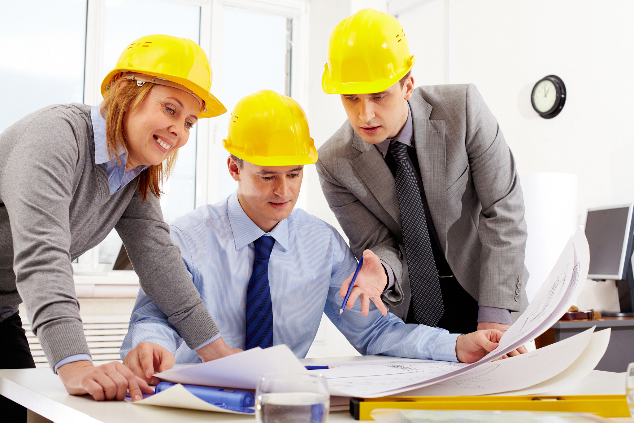 写篇文章如何在工作中加强服务。工作岗位是建筑公司的劳务管理工作