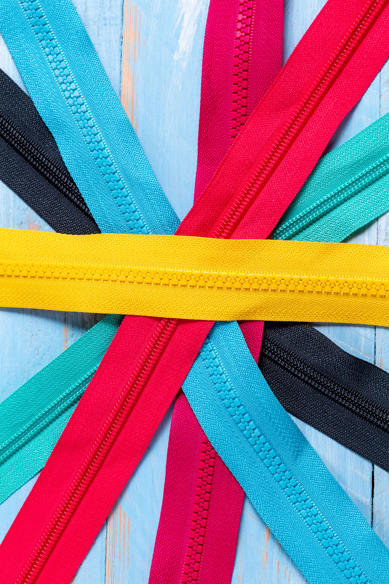 pack a lot of colorful plastic zippers stripes with sliders patt