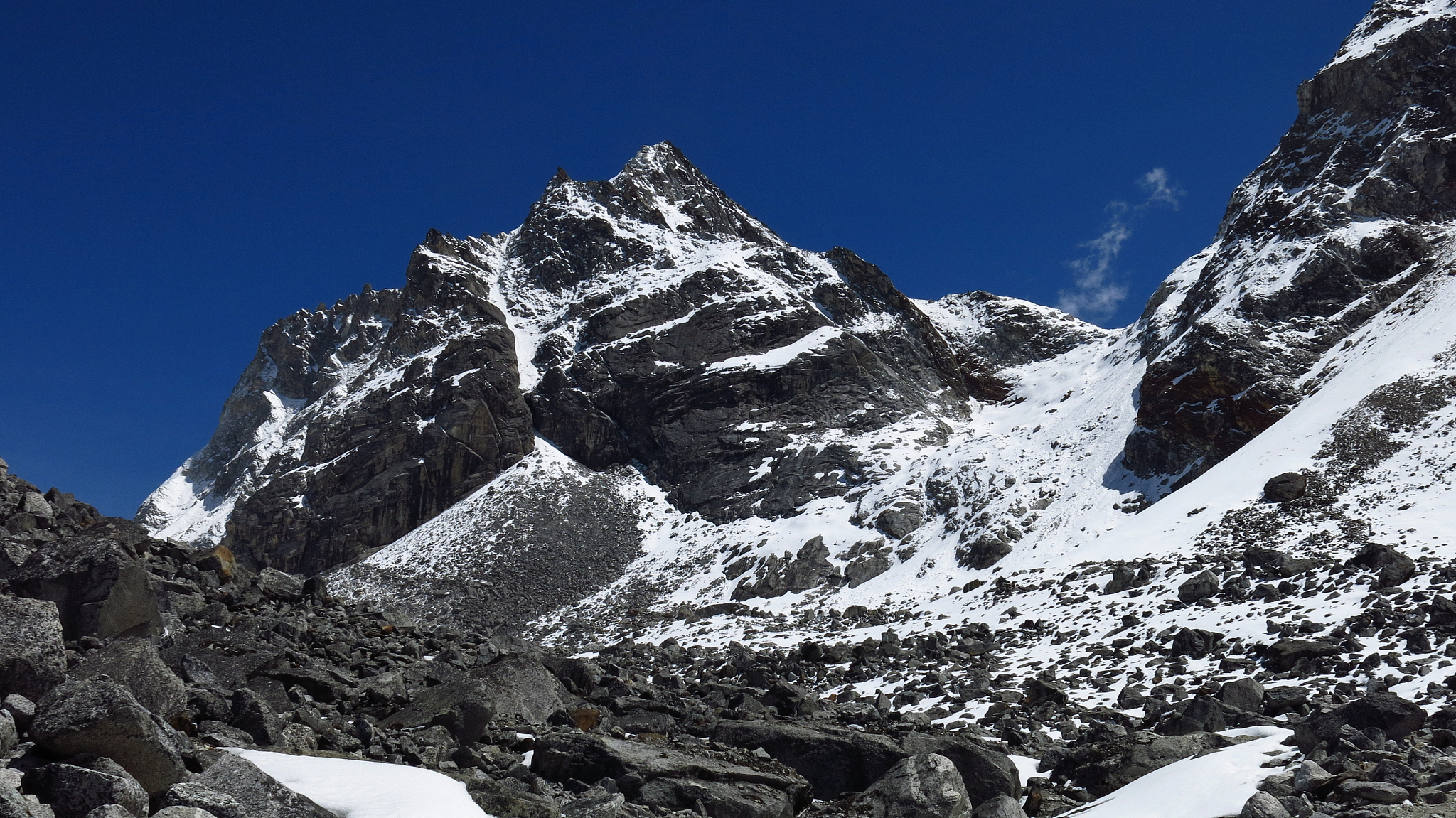 steep trekking route to the cho la mountain pass