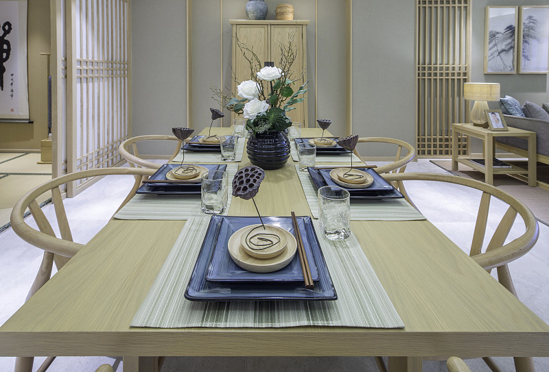 新中式圆桌：传统与现代的完美融合，引领餐饮新风潮！