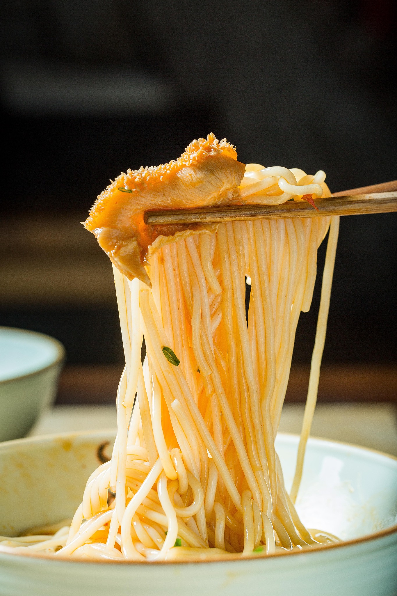 1写一篇4000字的论文；2以《湖南米粉以及蕴含其中的饮食文化》为题具体要求如下：2摘要：中文摘数应在300字左右英文摘要与中文摘要内容要相对应；3关键词：关键词以3—5个为宜应该尽量从《汉语主题词表》中选用分号隔开；